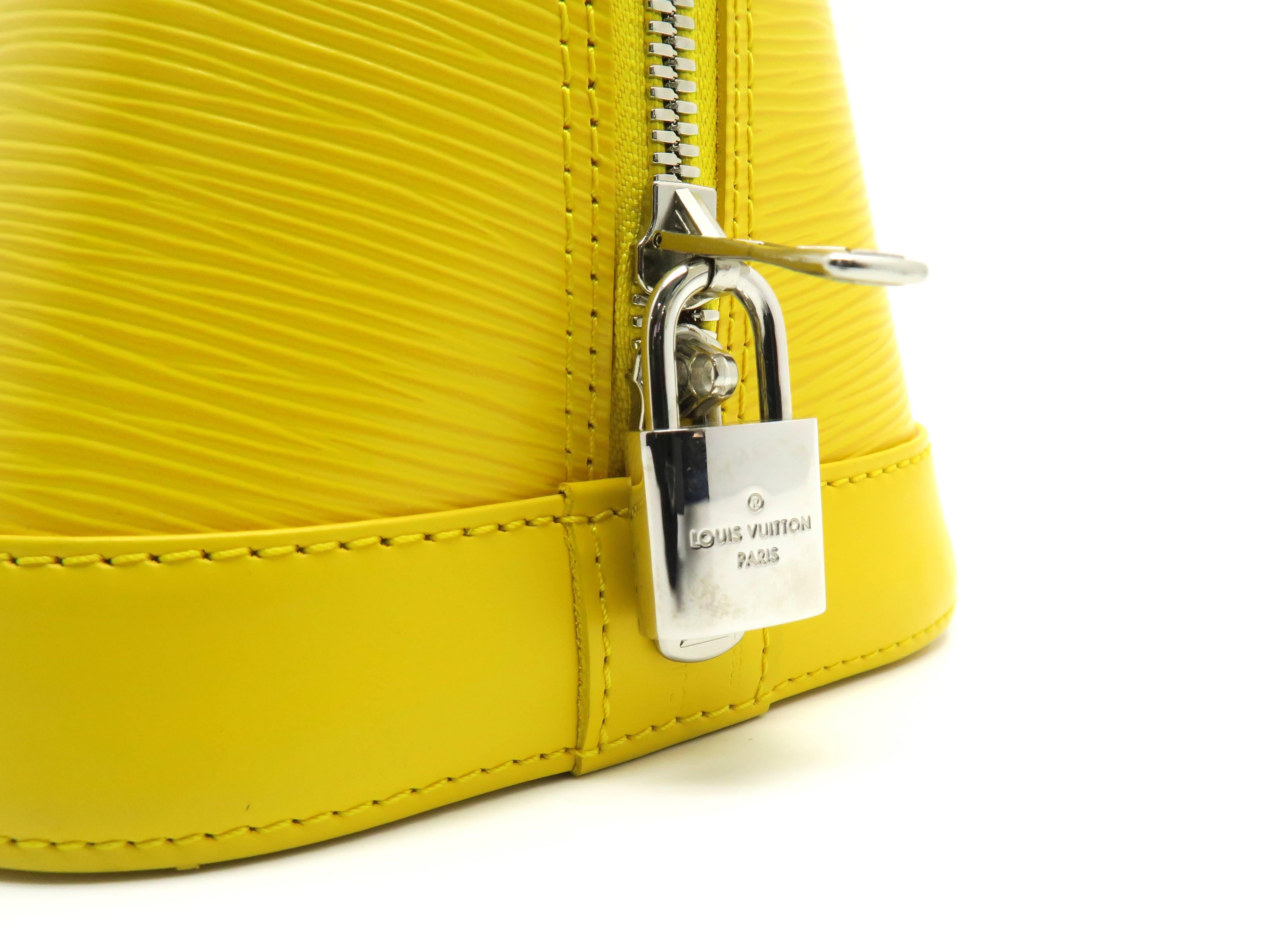 Louis Vuitton Alma PM Epi Leather Yellow Handbag For Sale 5