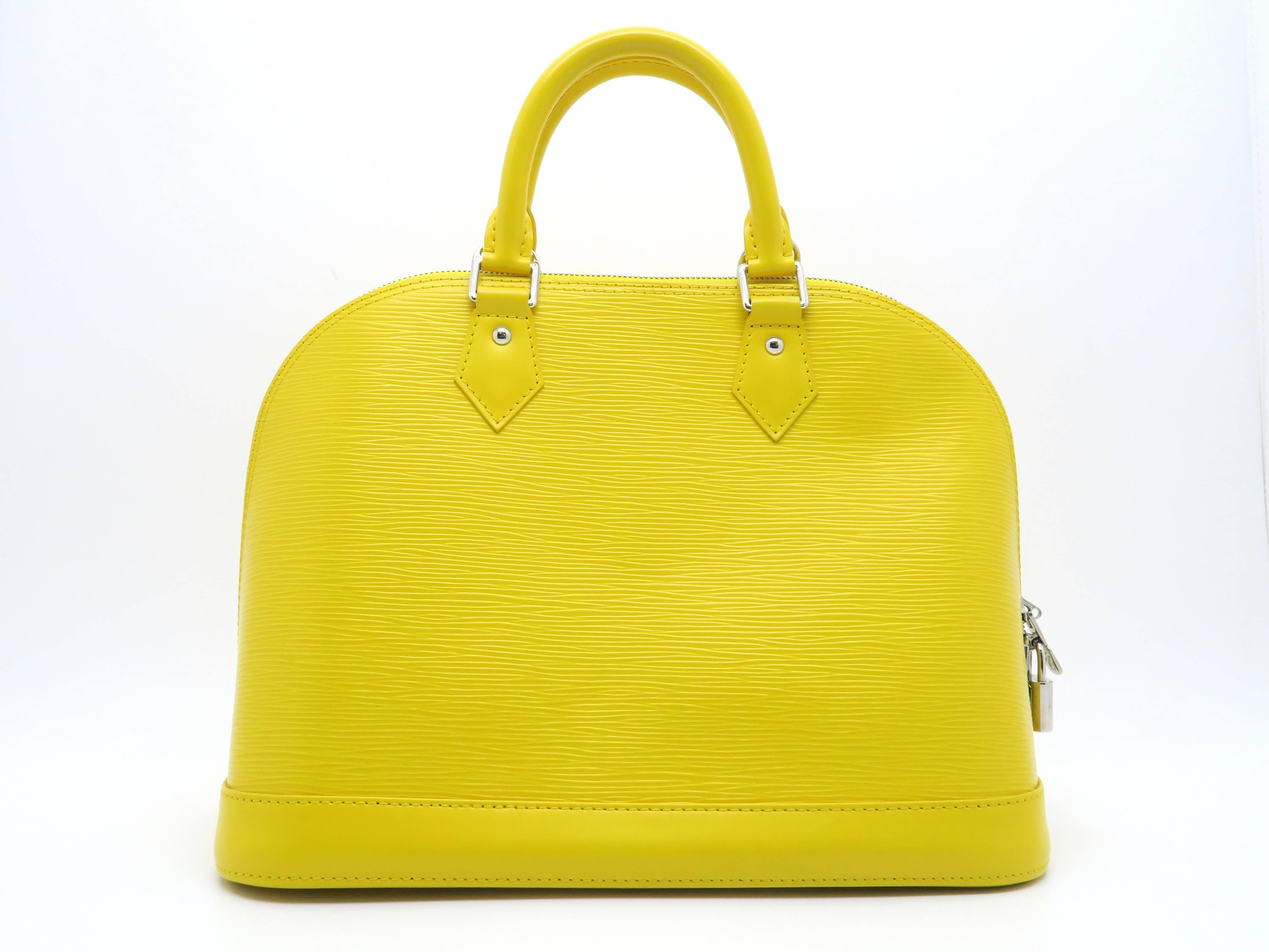 Louis Vuitton Alma PM Epi Leather Yellow Handbag In New Condition For Sale In Kowloon, HK