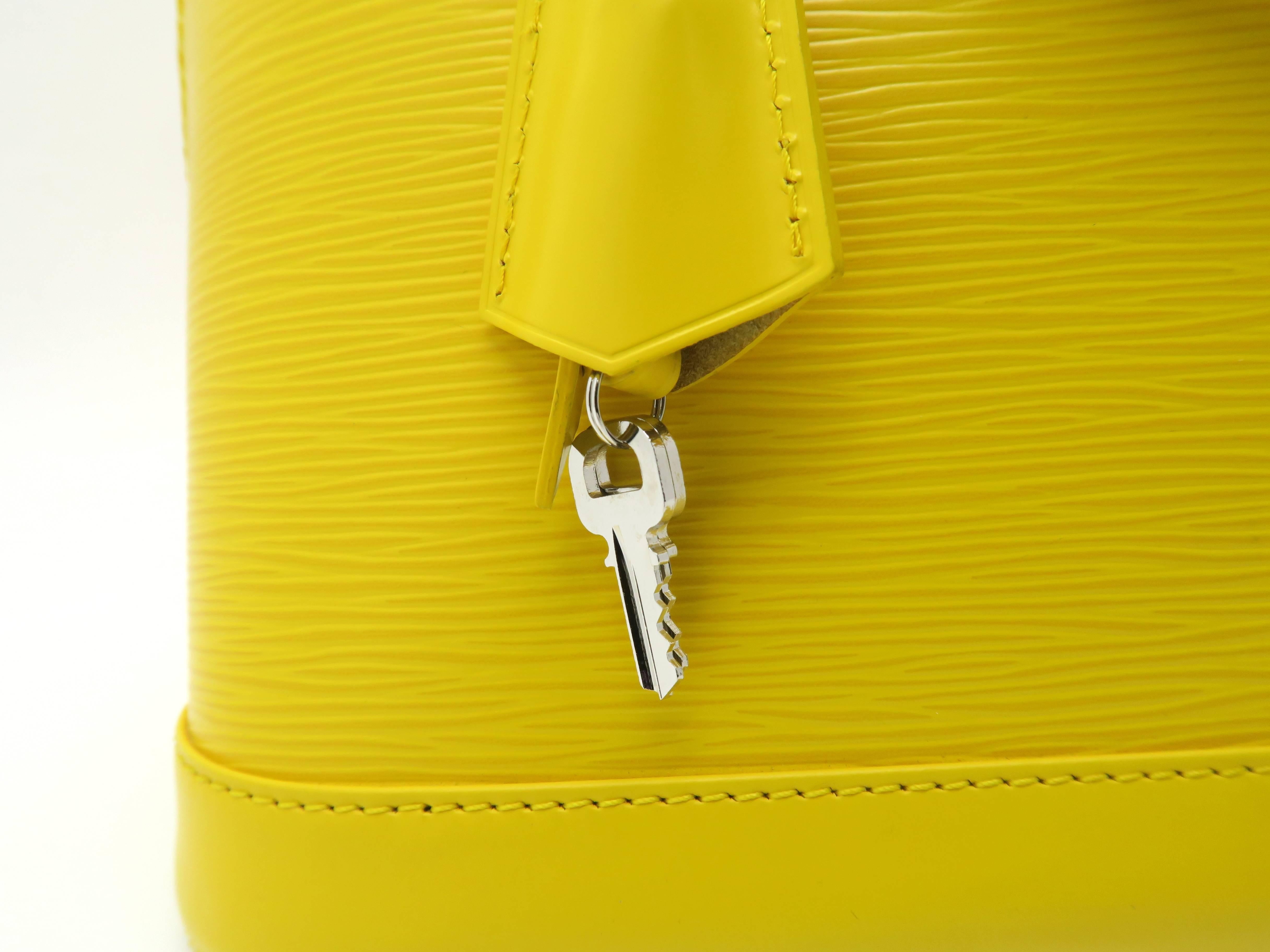 Louis Vuitton Alma PM Epi Leather Yellow Handbag For Sale 6