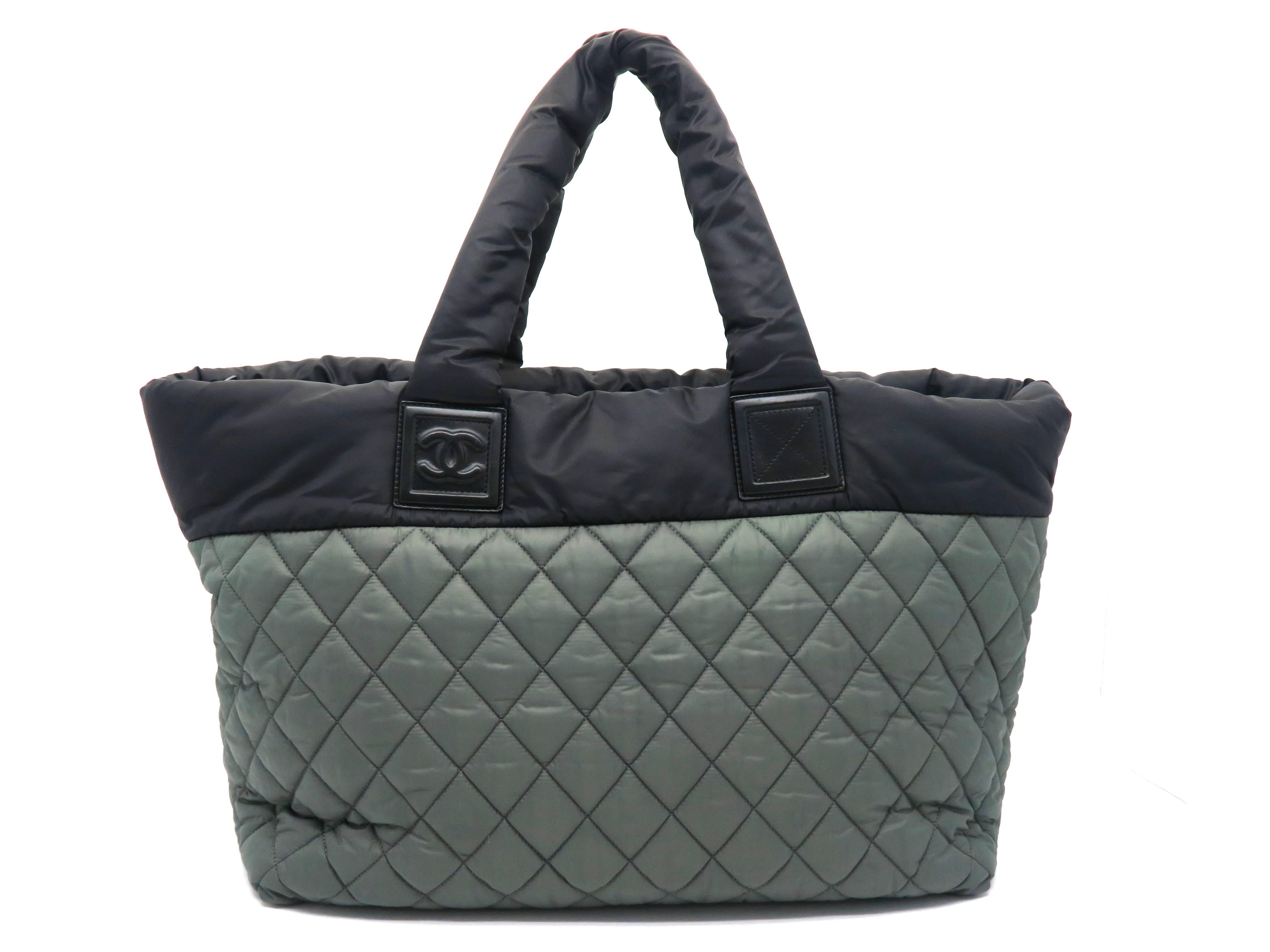 Chanel Coco Cocoon Green/ Black Nylon Shoulder Bag In Excellent Condition For Sale In Kowloon, HK