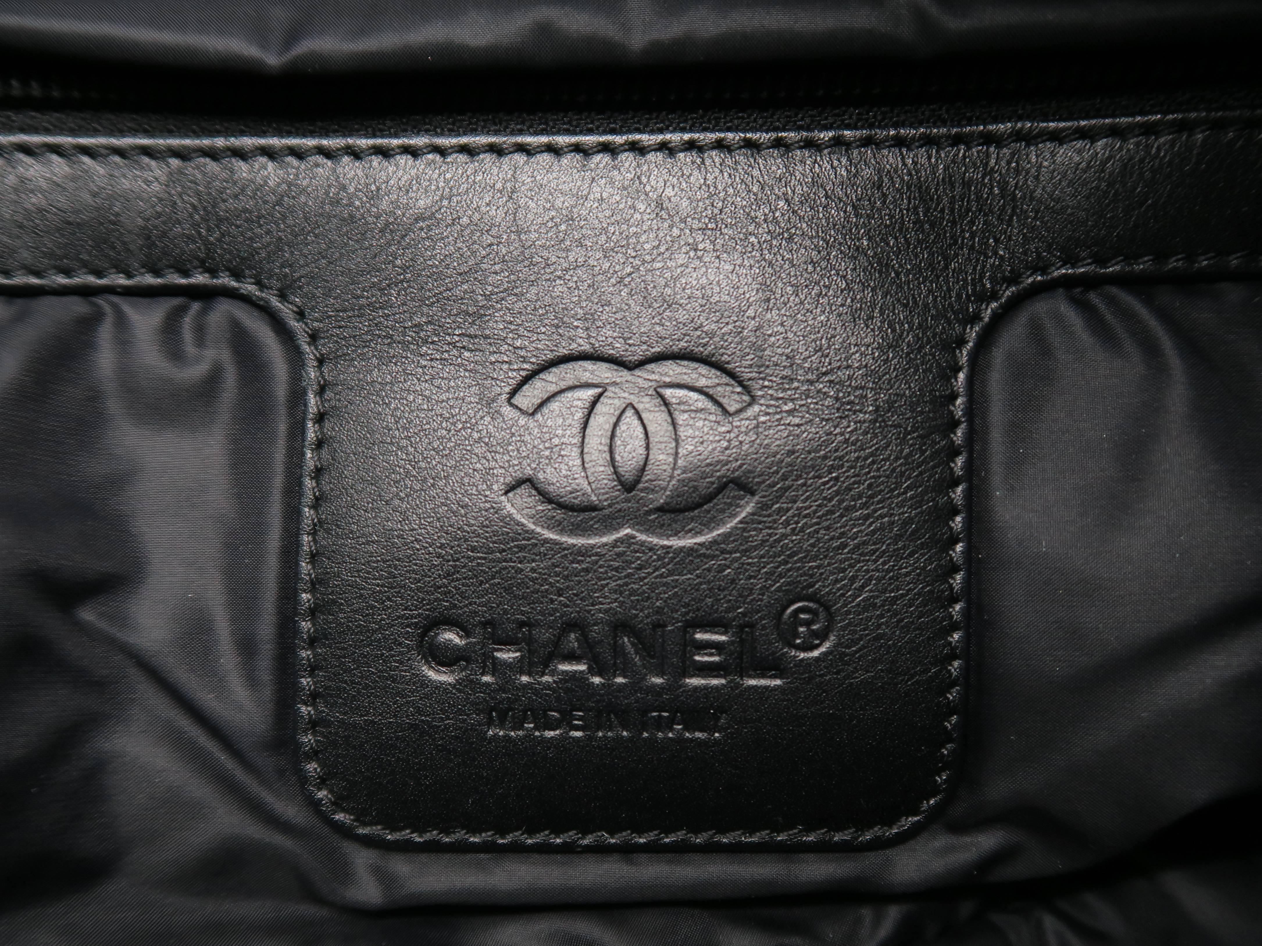 Chanel Coco Cocoon Green/ Black Nylon Shoulder Bag For Sale 4