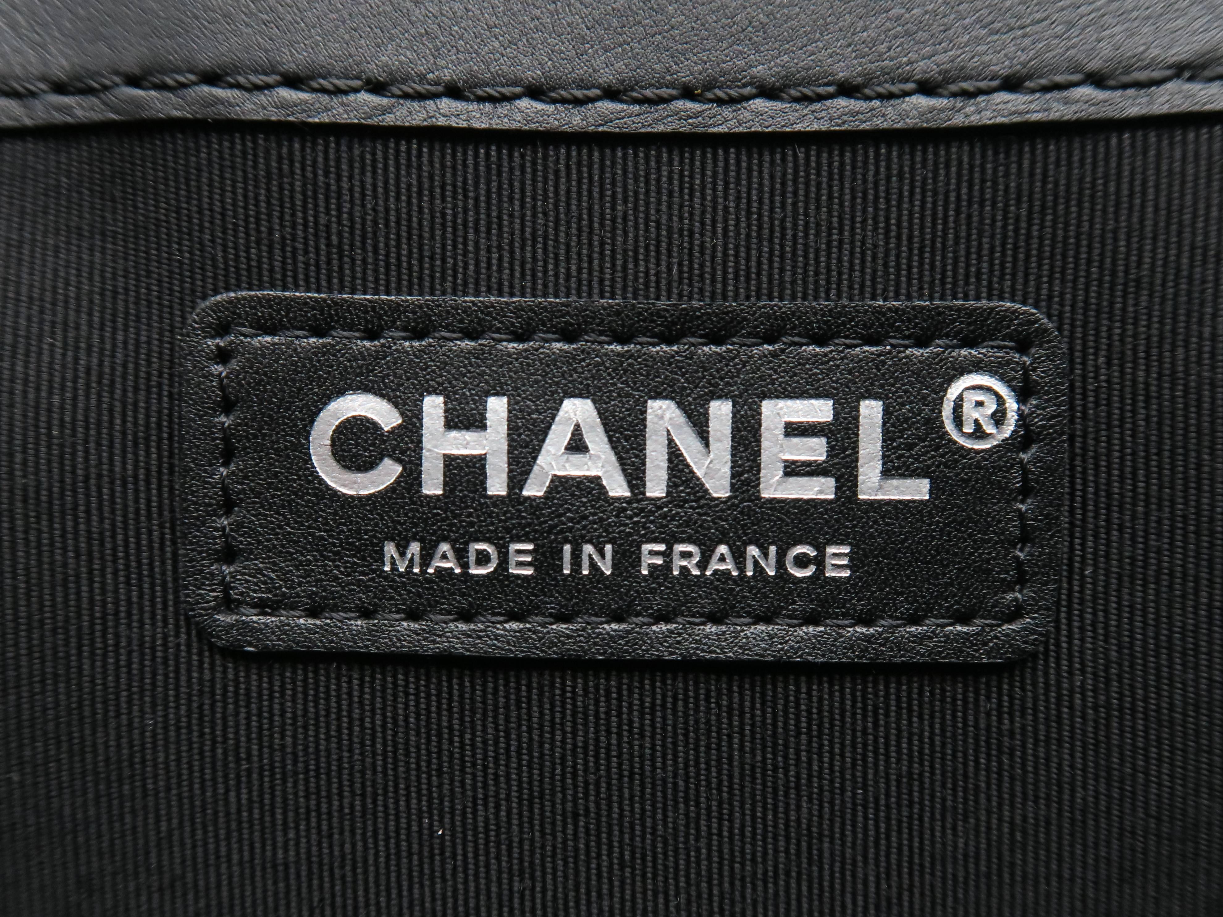 Chanel Boy Flap Black Quilting Patent Leather Chain Shoulder Bag For Sale 5