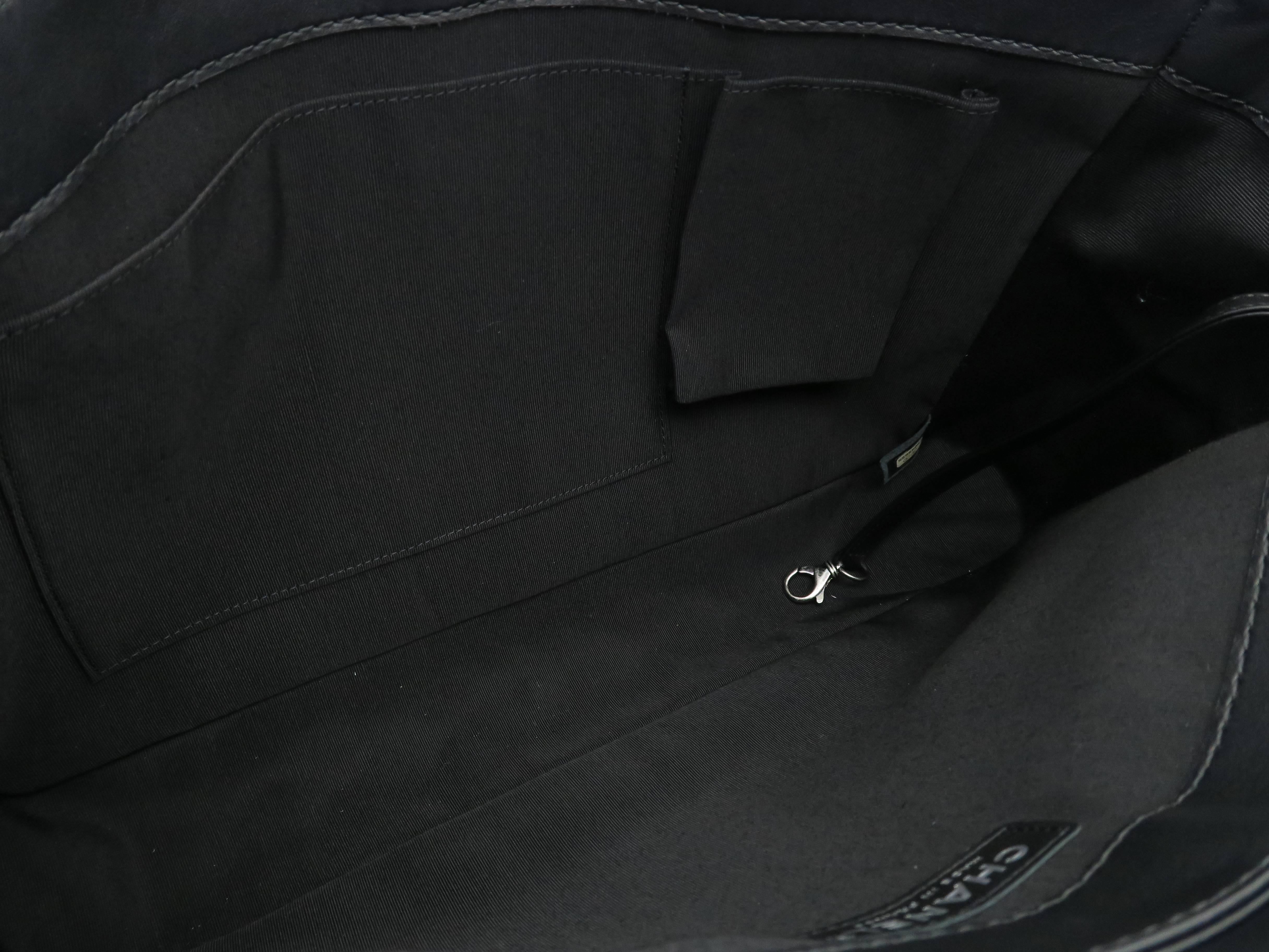 Chanel Boy Flap Black Quilting Patent Leather Chain Shoulder Bag For Sale 6