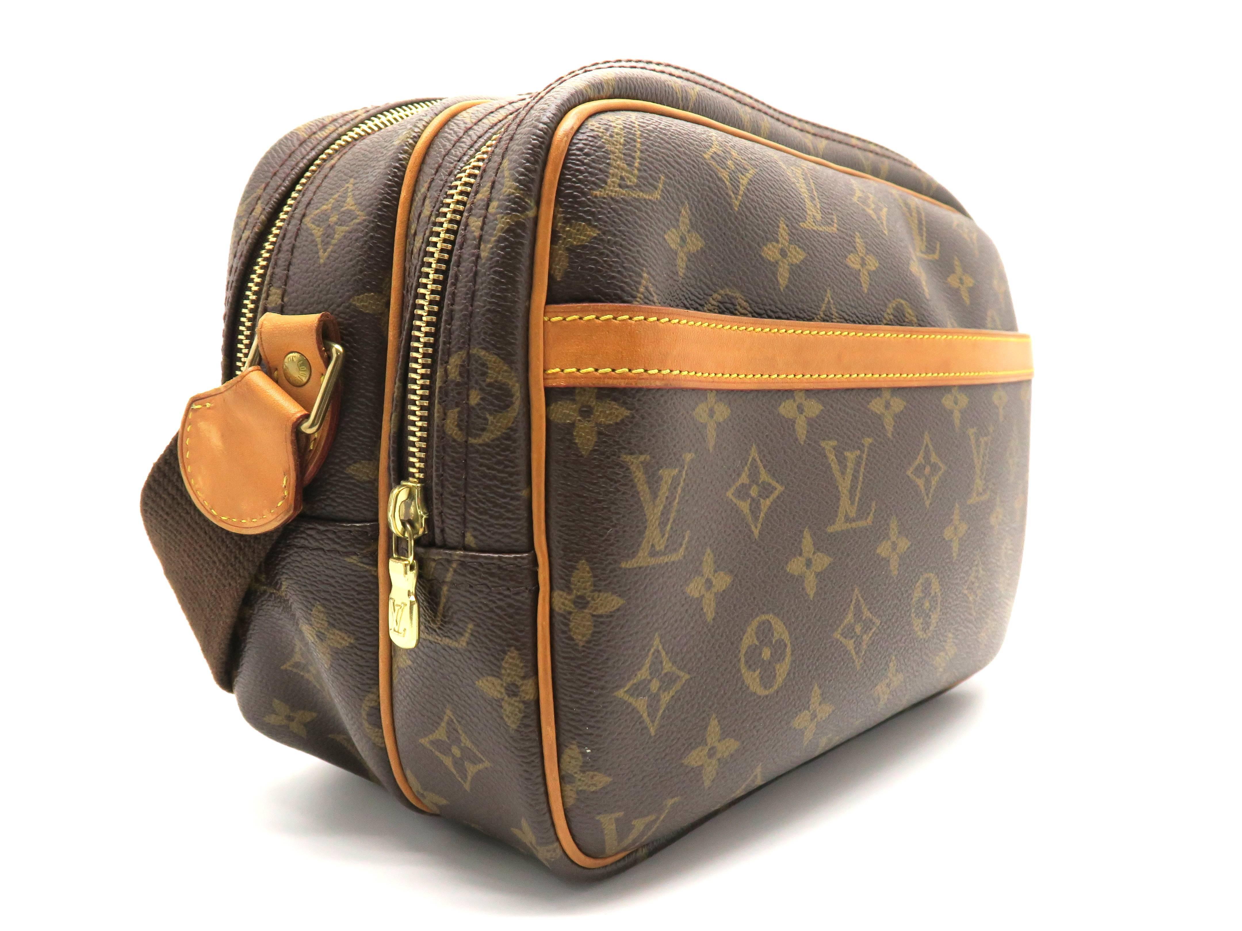 Color: Brown 

Material: Monogram Canvas

Condition: Rank A 
Overall: Good, few minor defects
Surface: Minor Stains
Corners: Minor Stains
Edges: Minor Stains
Handles/Straps: Good
Hardware: Minor Scratches

Dimension: W28 × H19 × D12cm（W11.0" ×