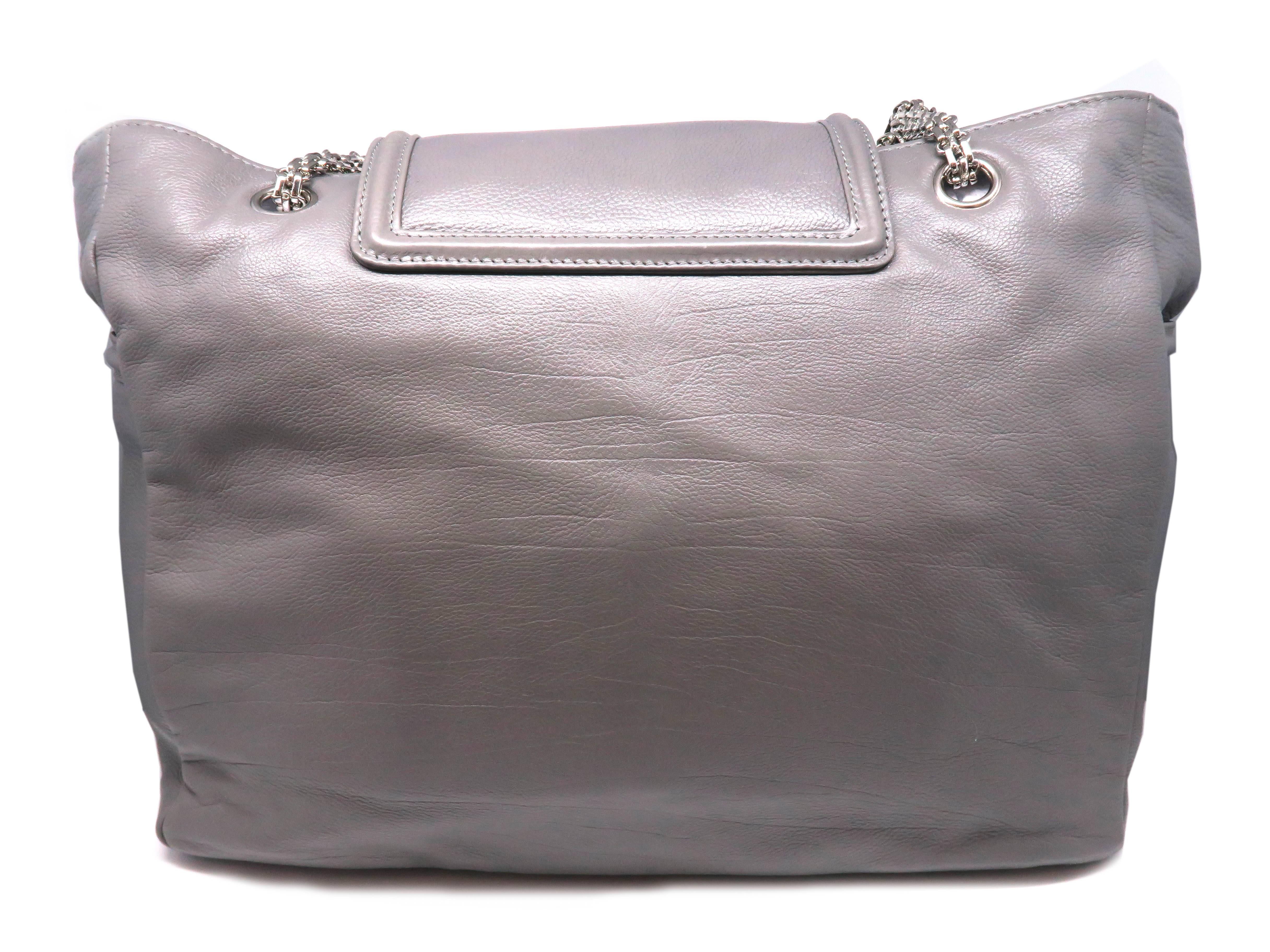 Chanel Grey Calfskin Leather Silver Metal Chain Shoulder Bag In Excellent Condition For Sale In Kowloon, HK