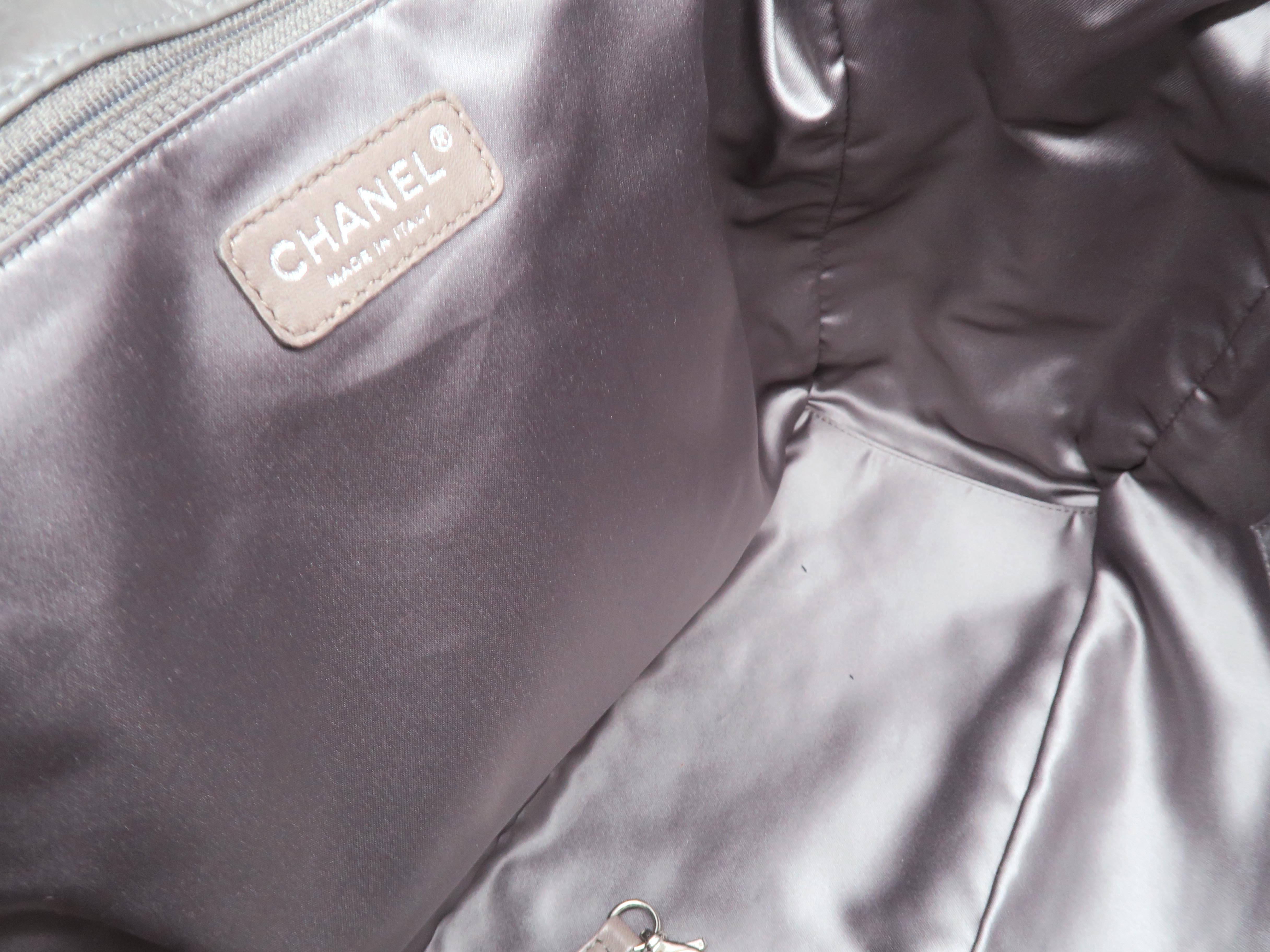Chanel Grey Calfskin Leather Silver Metal Chain Shoulder Bag For Sale 2