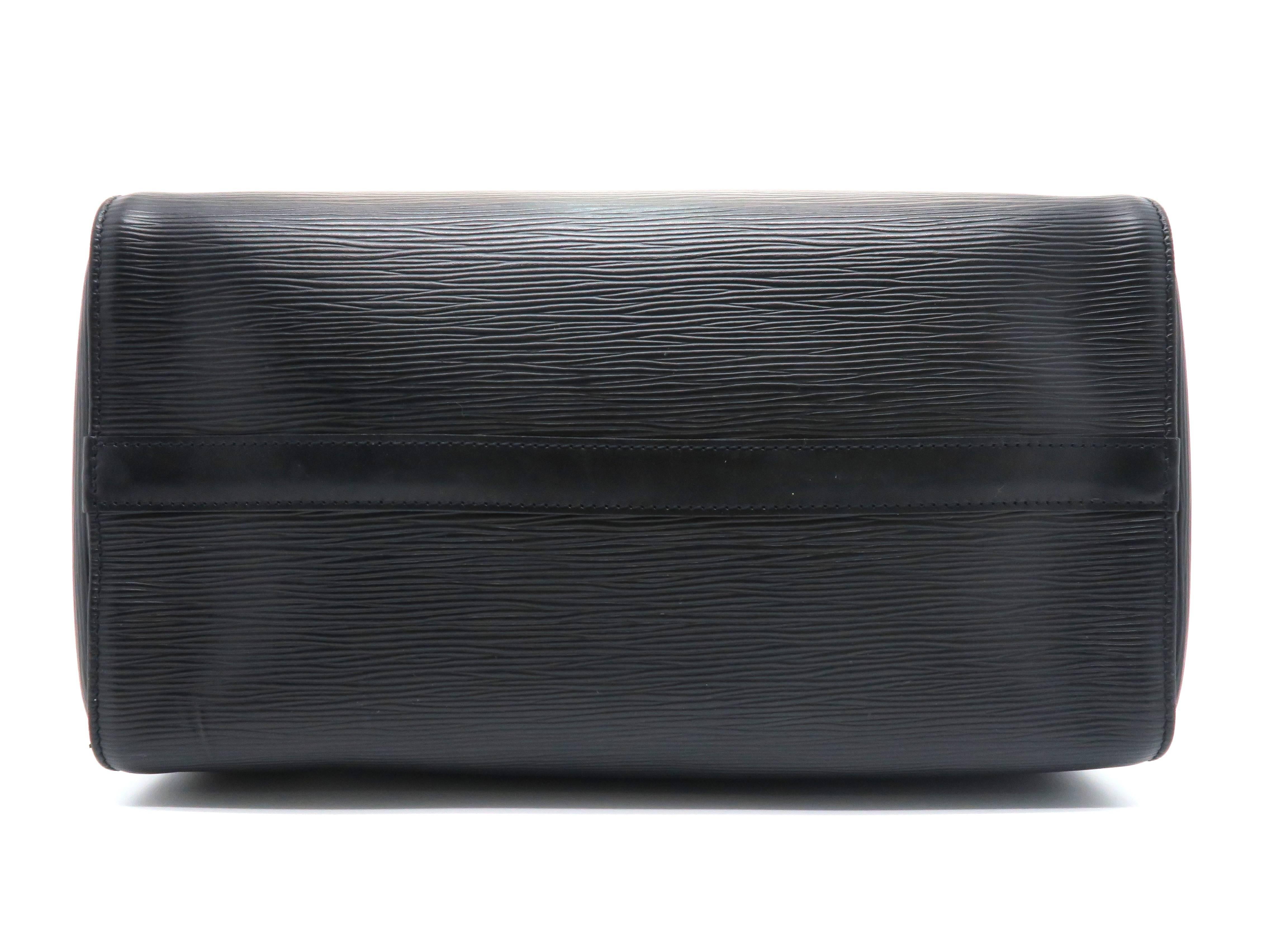 Women's or Men's Louis Vuitton Speedy 35 Black Noir Epi Leather Top Handle For Sale