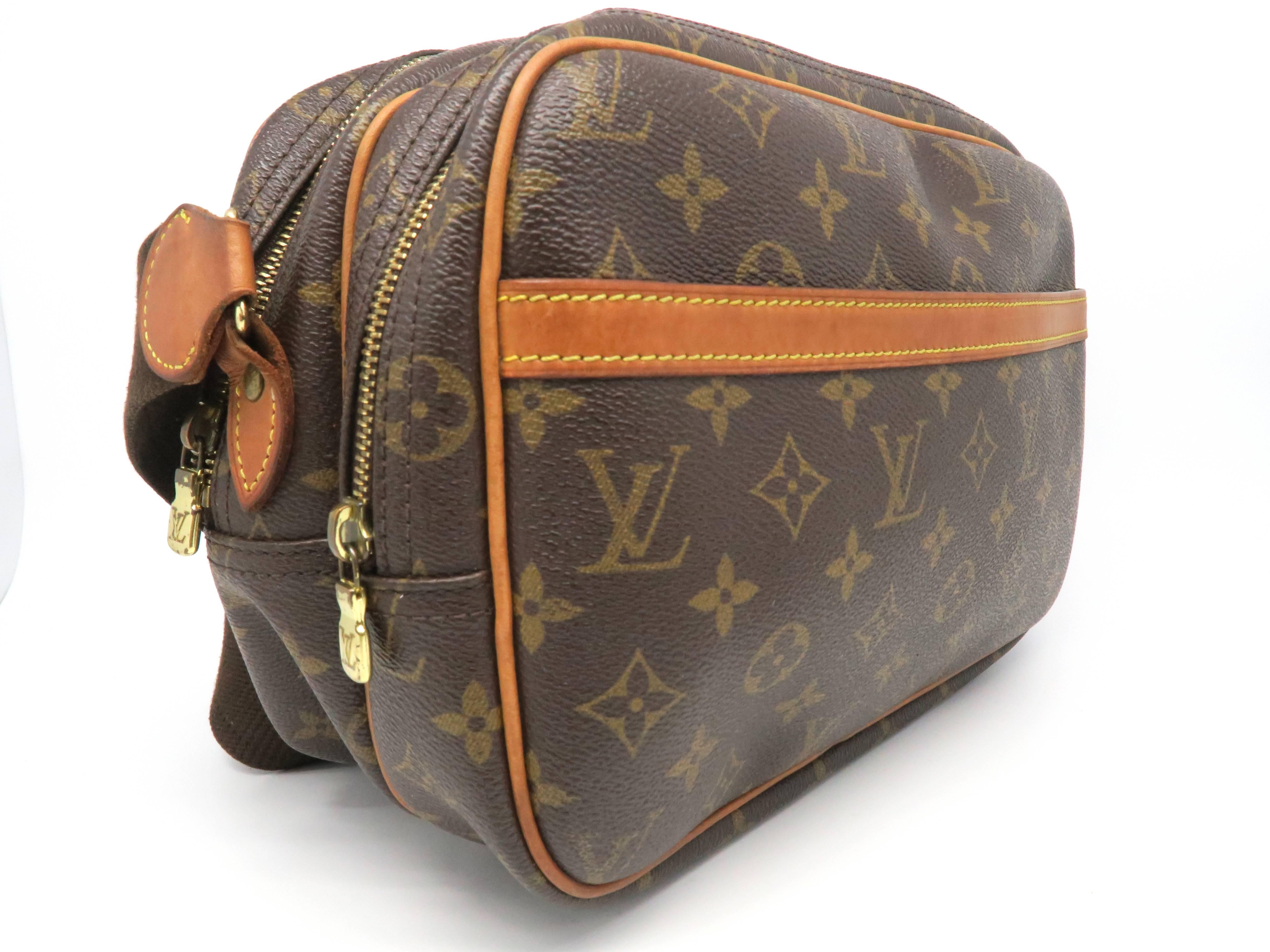 Color: Brown

Material: Monogram Canvas

Condition: Rank C
Overall: Poor, serious defects 
Surface: Minor Scratches and Stains
Corners: Obvious Stains
Edges: Obvious Stains
Handles/Straps: Minor Scratches and Stains
Hardware: Minor Scratches
Inside: