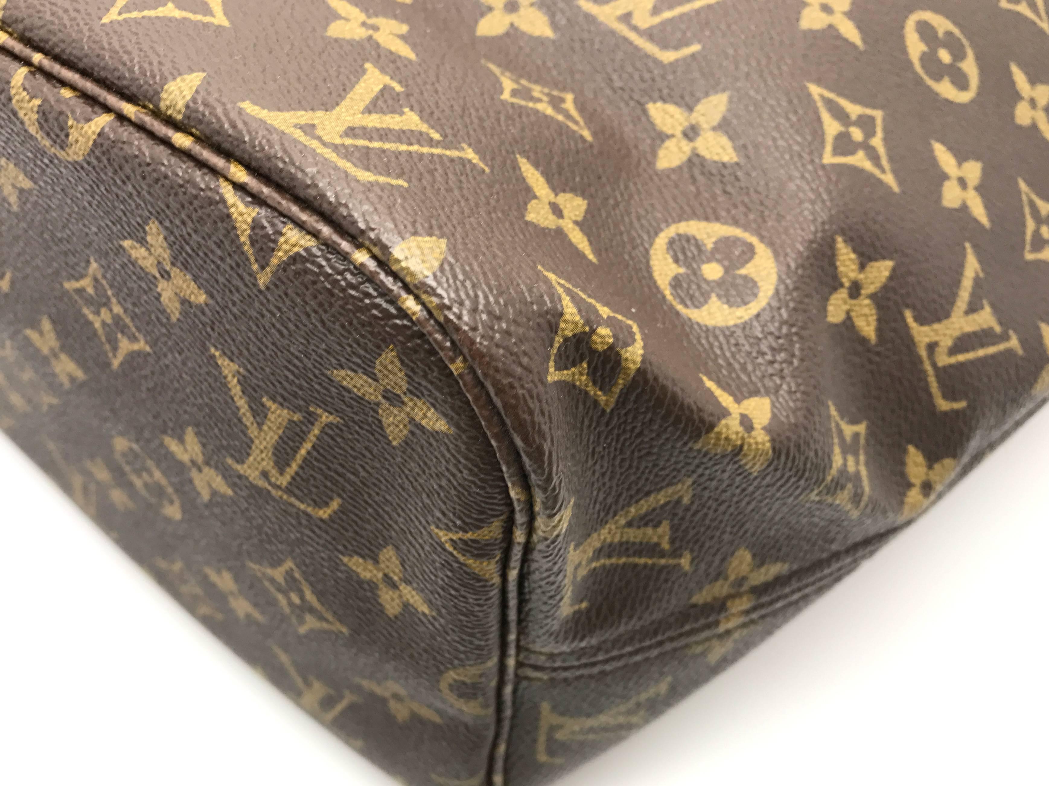 Women's or Men's Louis Vuitton Neverfull MM Brown Monogram Canvas Shoulder Bag