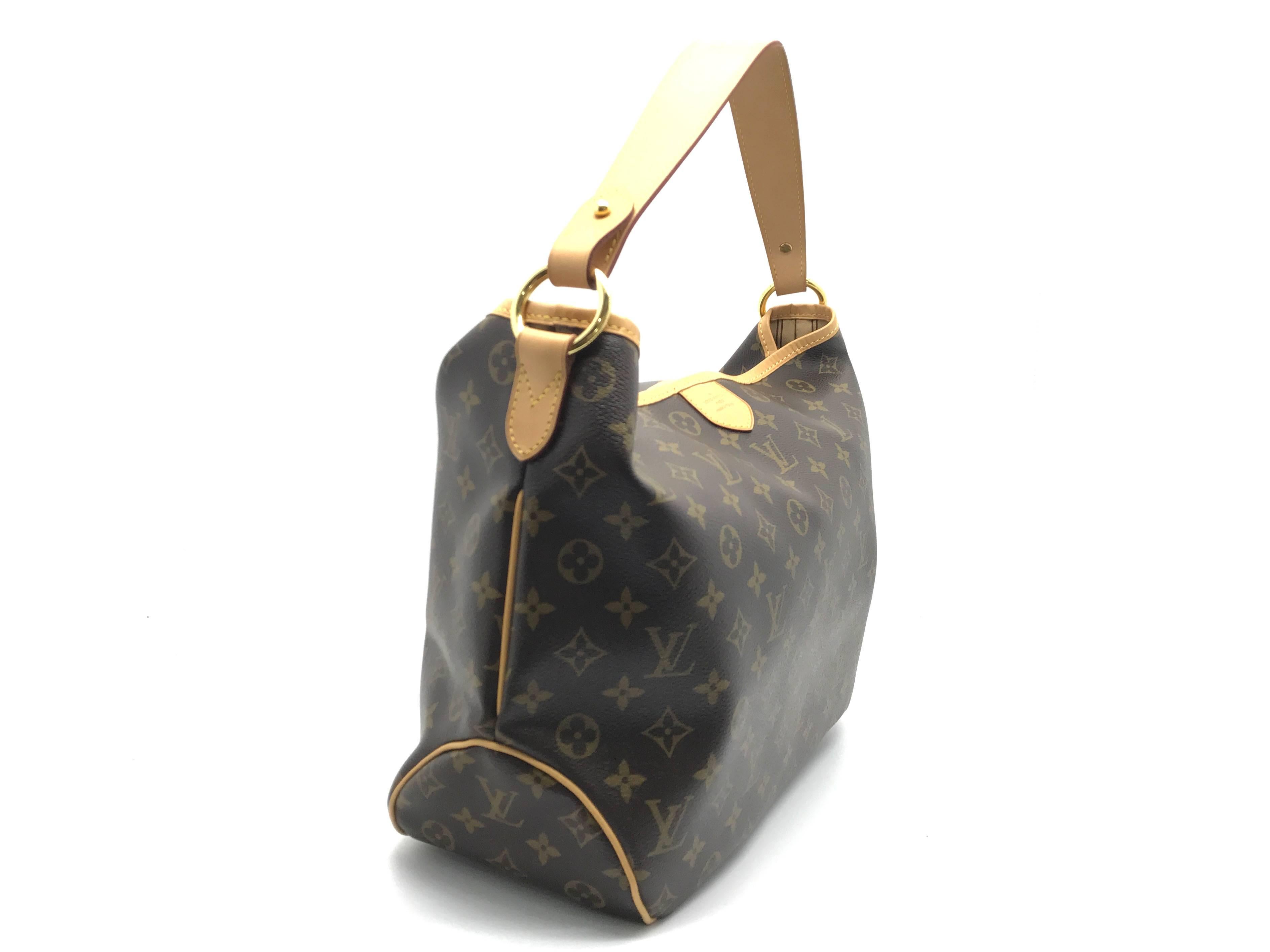 Color: Brown

Material: Monogram Canvas

Condition: Rank A 
Overall: Good, few minor defects
Surface: Good
Corners: Good
Edges: Minor Stains
Handles/Straps: Minor Scratches
Hardware: Minor Scratches


Dimension: W32 × H29 × D14cm（W12.5" ×