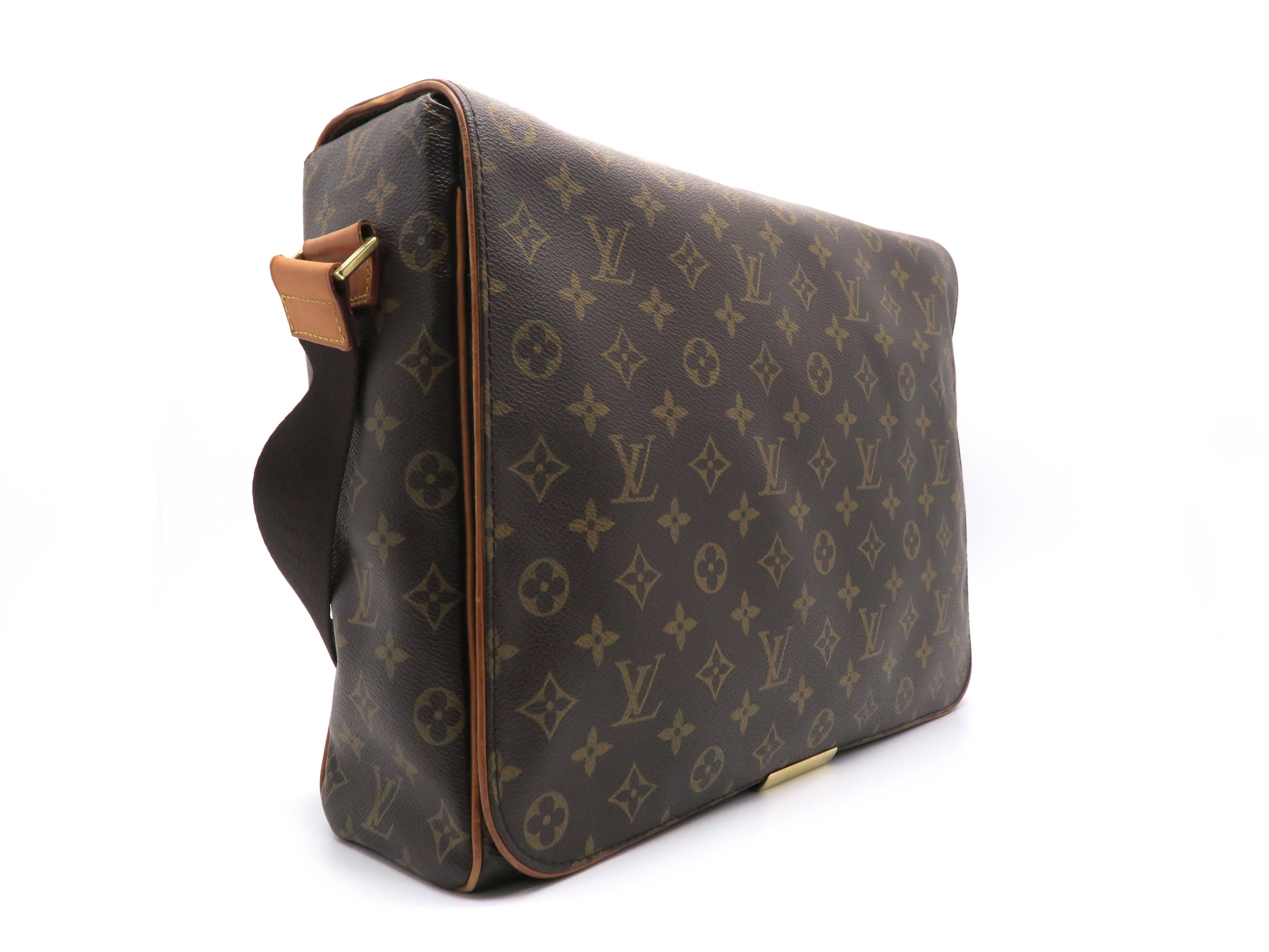 Color: Brown

Material: Monogram Canvas

Condition: Rank A 
Overall: Good, few minor defects 
Surface: Minor Scratches
Corners: Minor Scratches
Edges: Minor Scratches
Handles/Straps: Minor Scratches
Hardware: Minor Scratches


Dimension: W36 × H28 ×