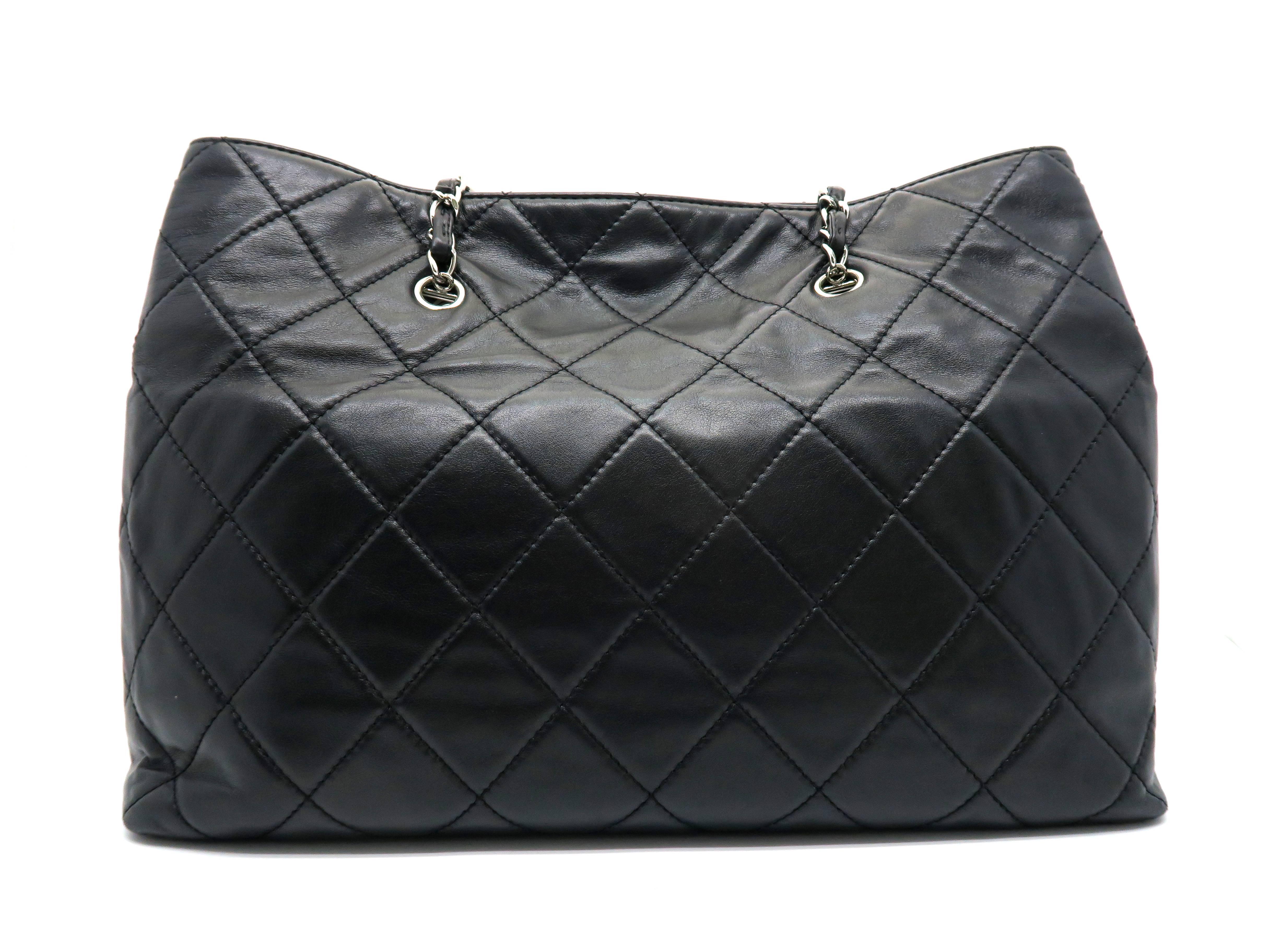Chanel Black Quilted Lambskin Leather Silver Metal Chain Tote Bag In Excellent Condition In Kowloon, HK