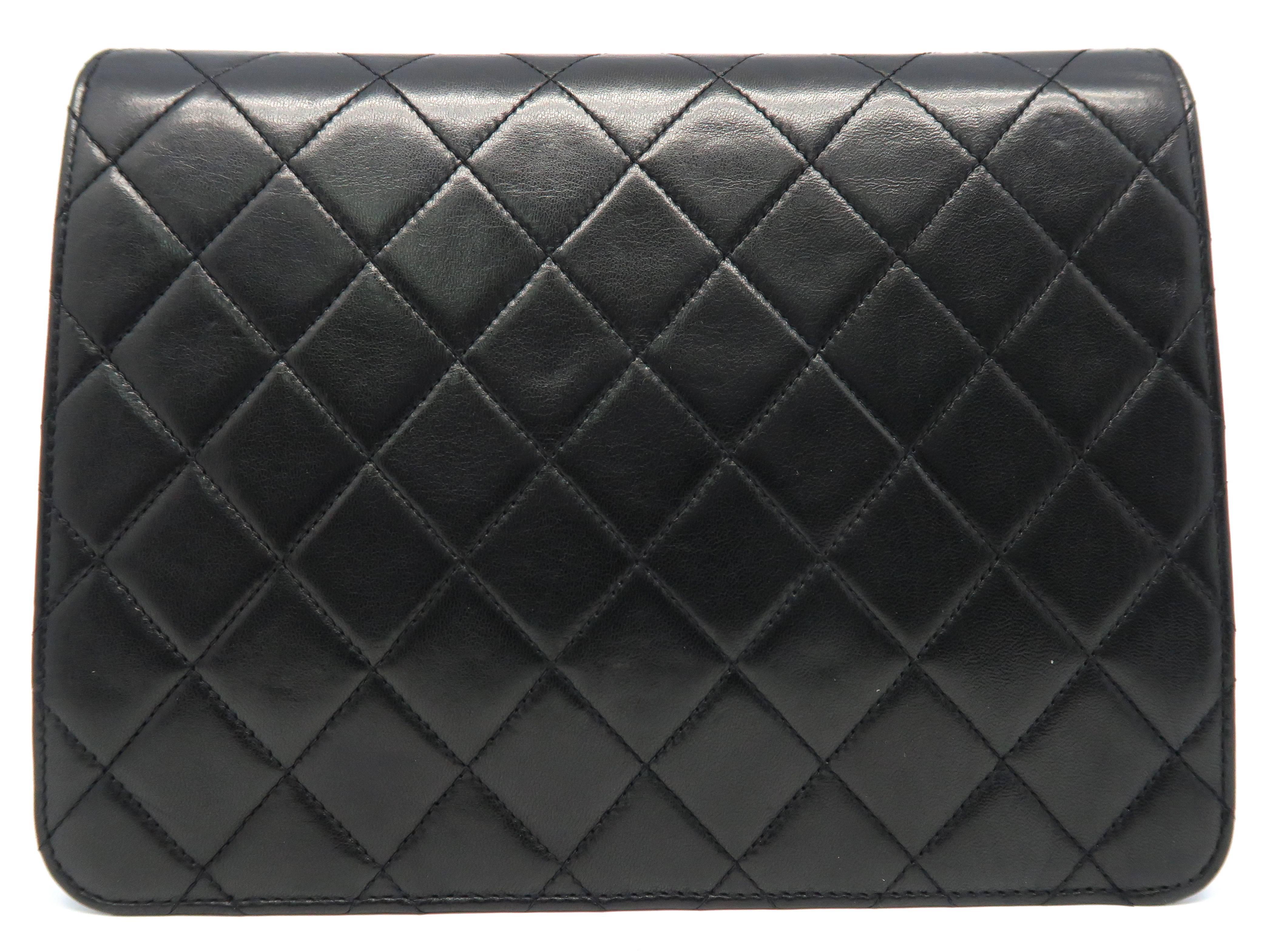 Chanel Black Quilted Lambskin Leather Vintage Gold Metal Chain Shoulder Bag In Good Condition In Kowloon, HK