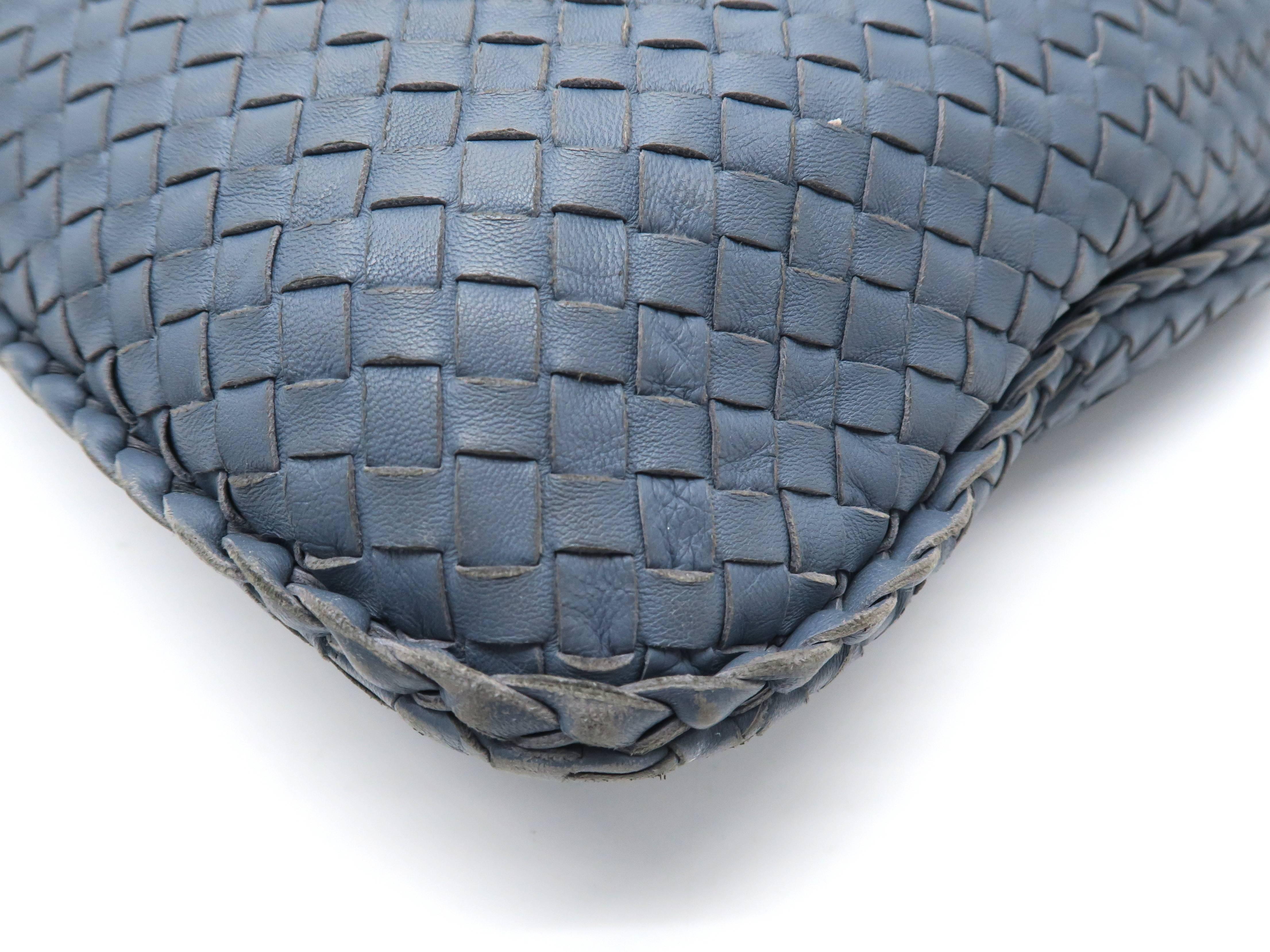 Bottega Veneta Blue Intrecciato Leather Hobo Bag For Sale 4