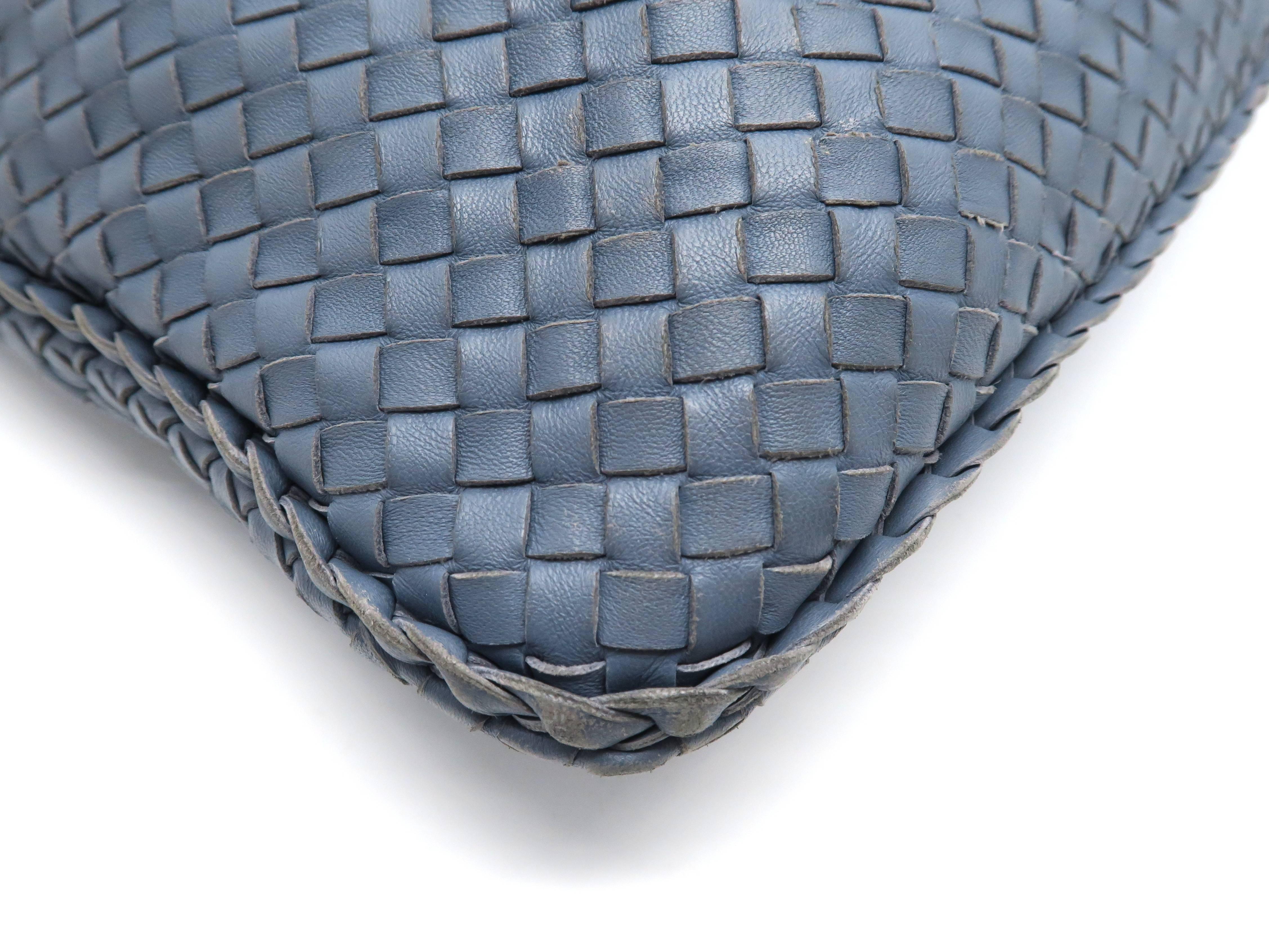 Bottega Veneta Blue Intrecciato Leather Hobo Bag For Sale 5
