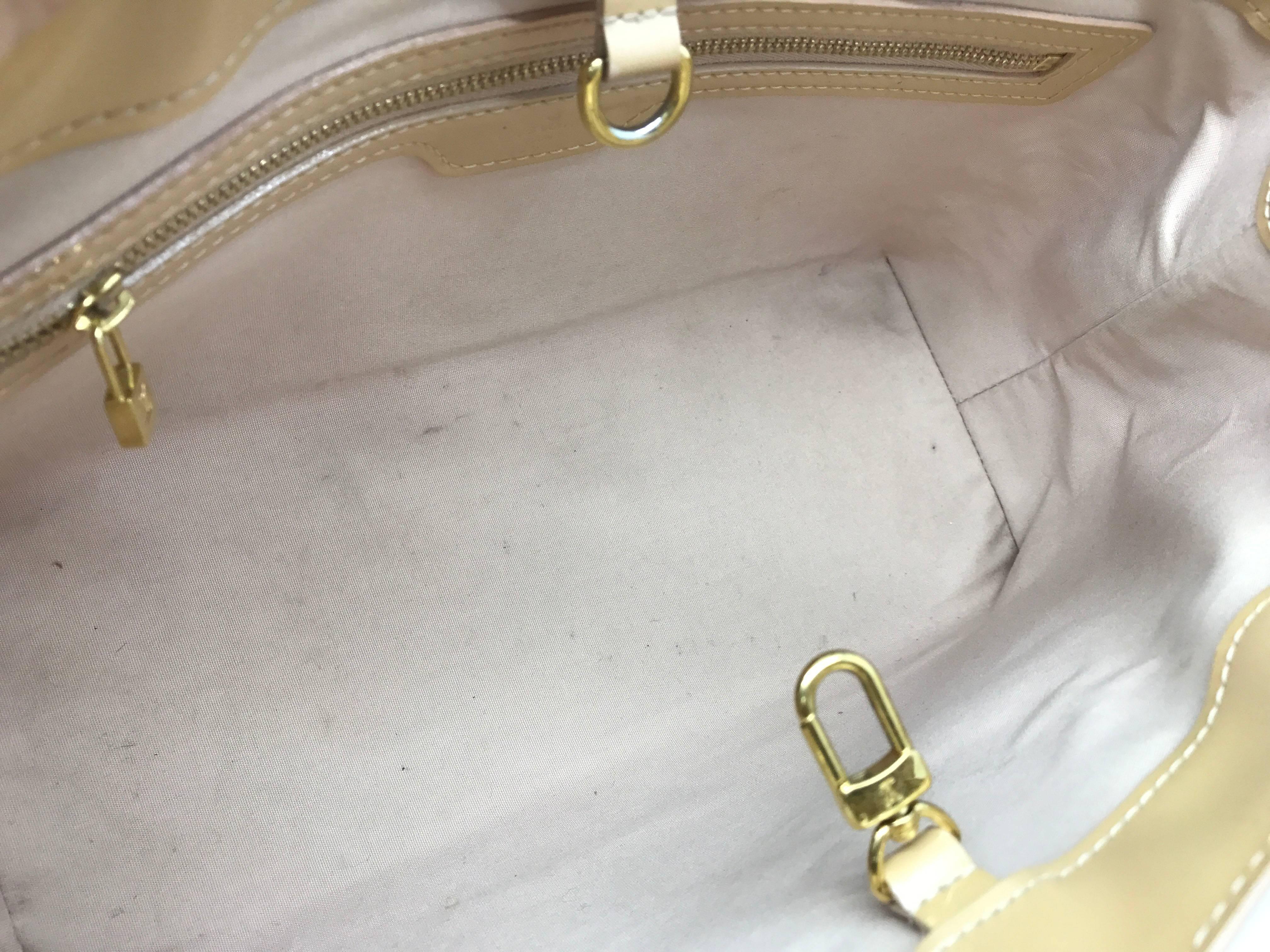 Louis Vuitton Wilshire Boulevard Nude Monogram Vernis Handbag For Sale 2