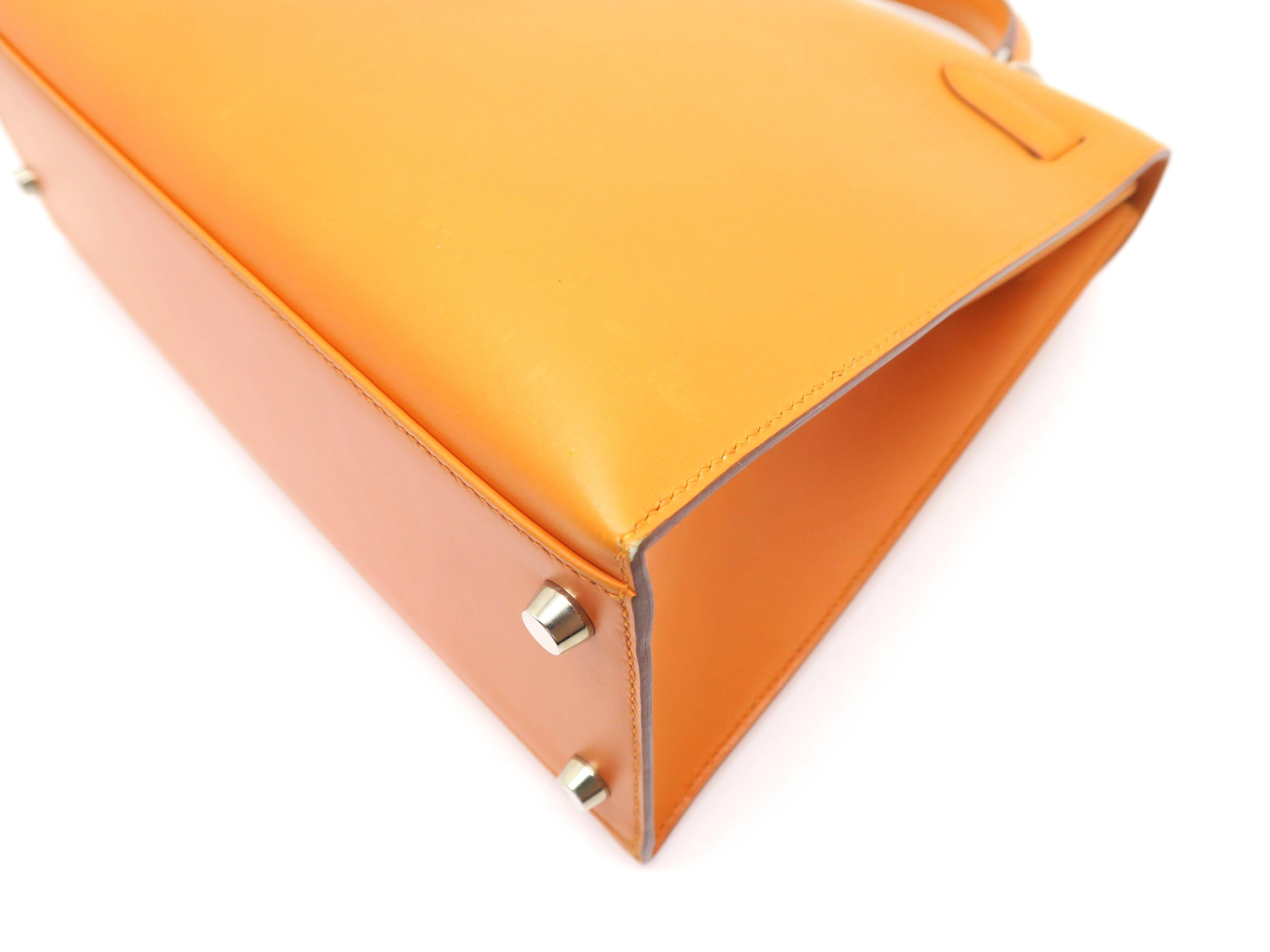purse that comes in an orange box