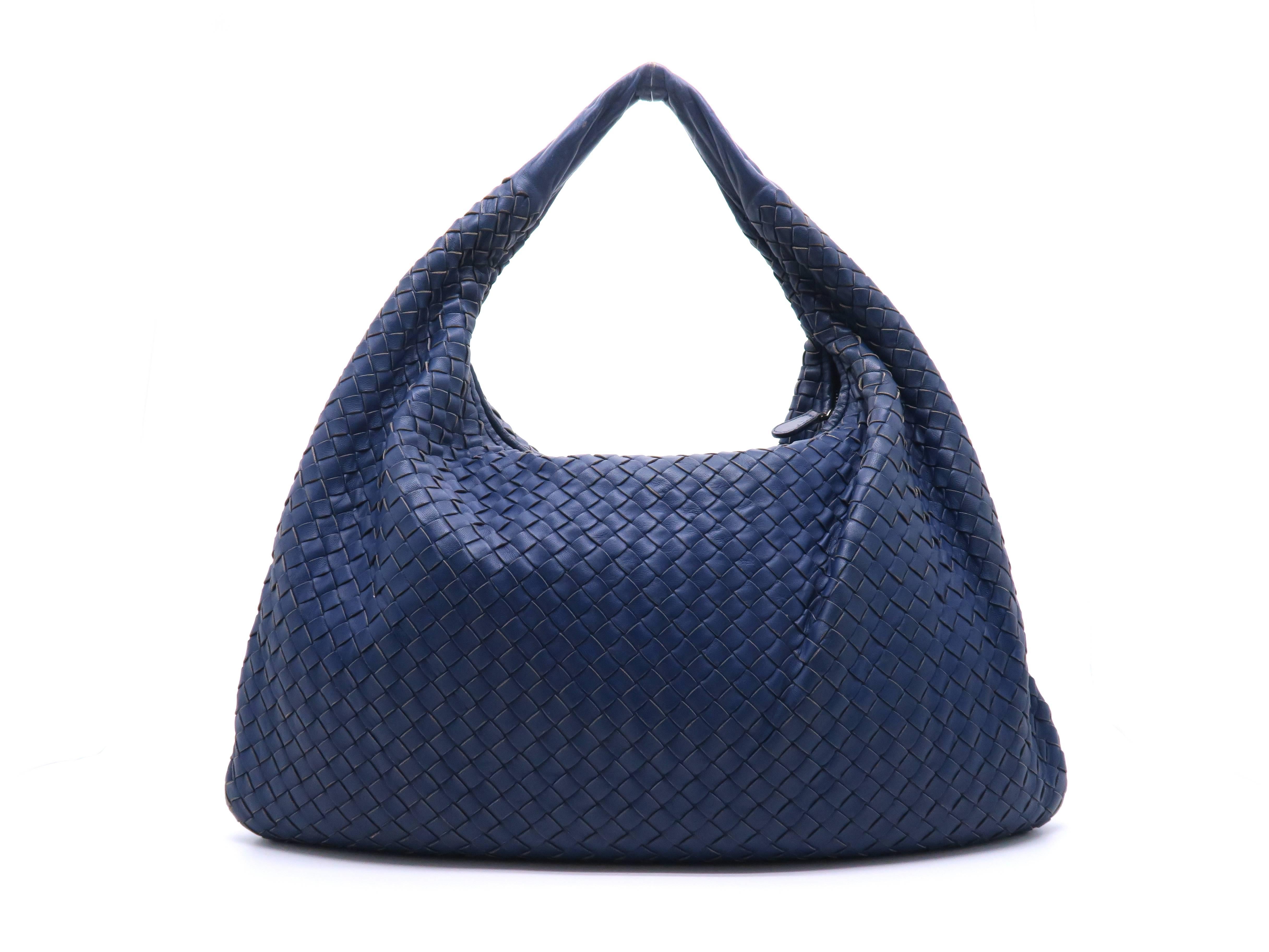 Bottega Veneta Blue Intrecciato Leather Hobo Bag In Good Condition For Sale In Kowloon, HK