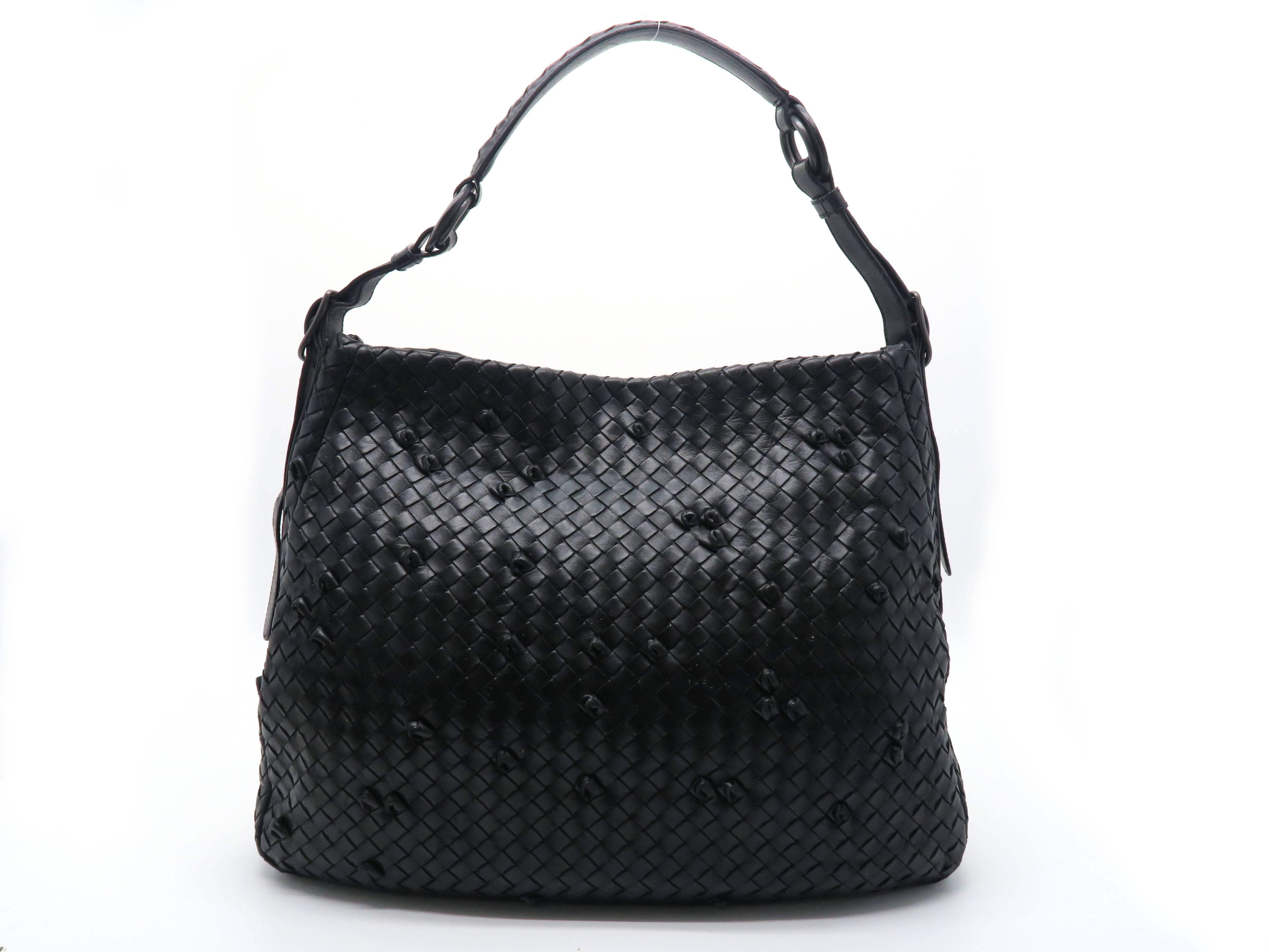 Bottega Veneta Black Intrecciato Leather Shoulder Bag In Excellent Condition In Kowloon, HK