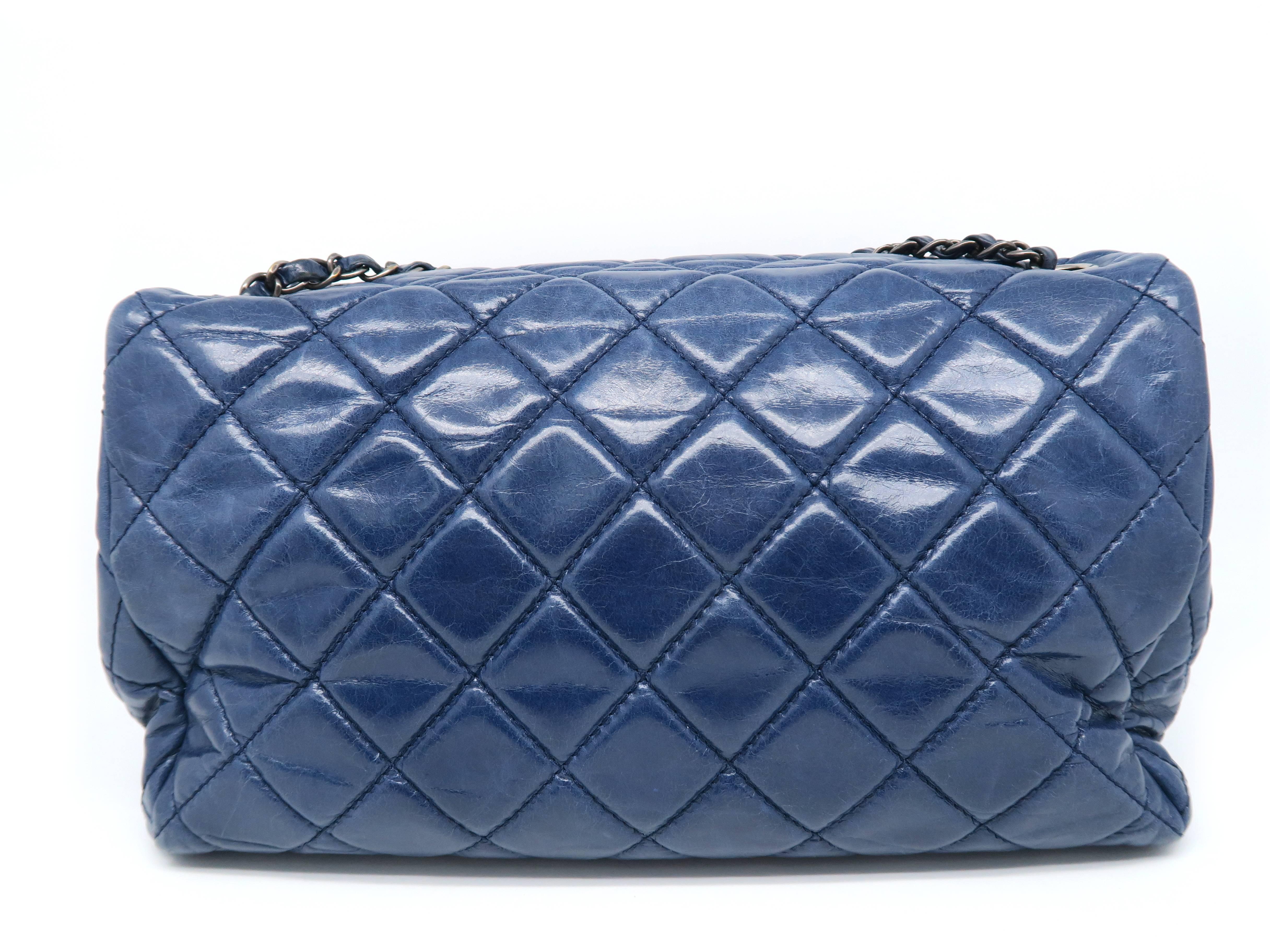 Chanel Blue Quilting Calfskin Leather Silver Metal Chain Shoulder Bag In Excellent Condition For Sale In Kowloon, HK