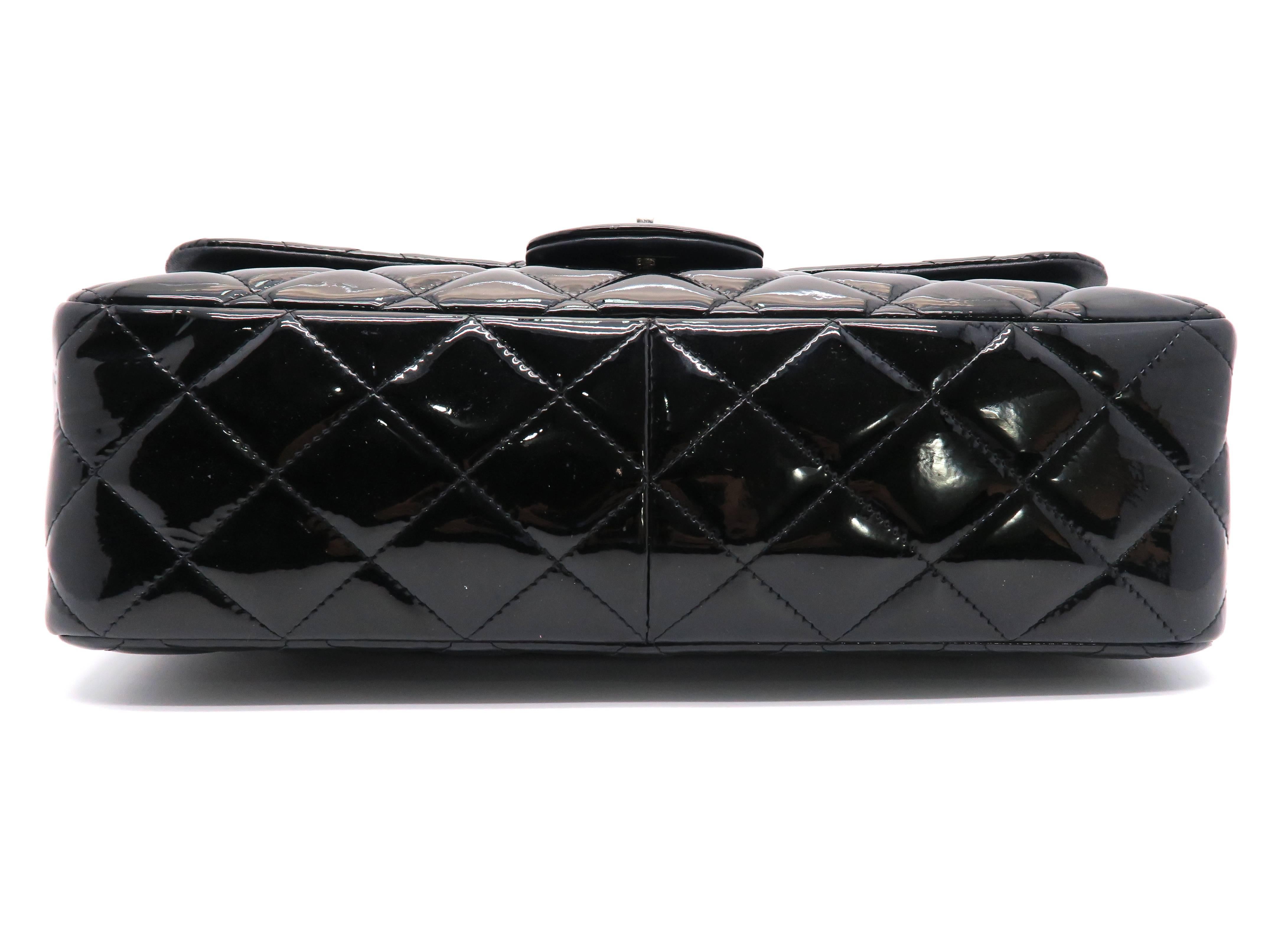 Women's Chanel Black Quilted Patent Leather Jumbo Classic Double Flap Chain Shoulder Bag For Sale