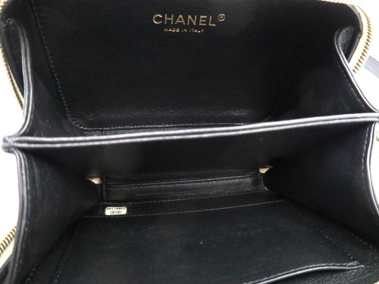 Chanel White Quilting Caviar Leather Gold Metal Shoulder Bag For Sale ...
