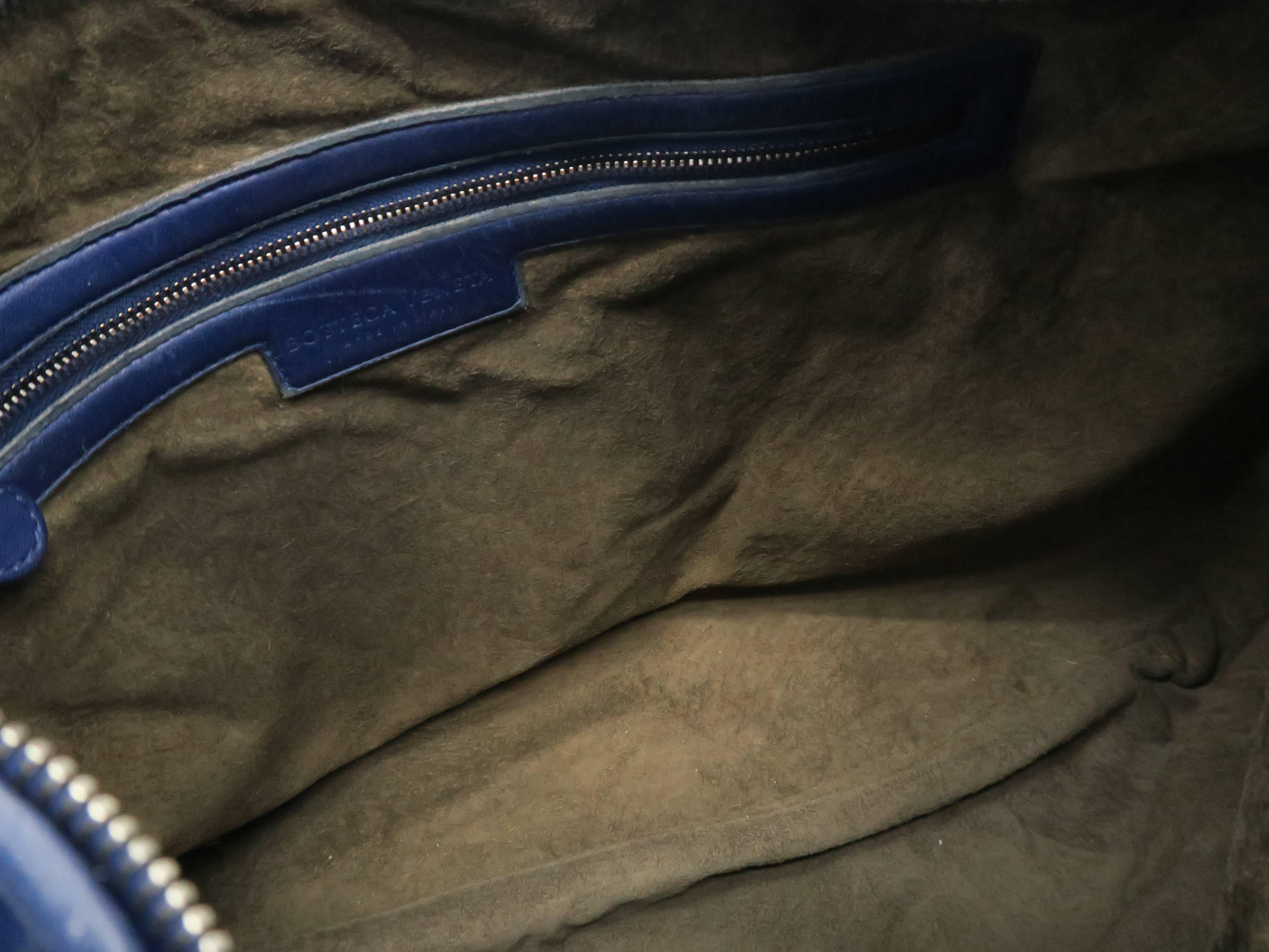 Bottega Veneta Blue Intrecciato Leather Hobo Bag For Sale 3