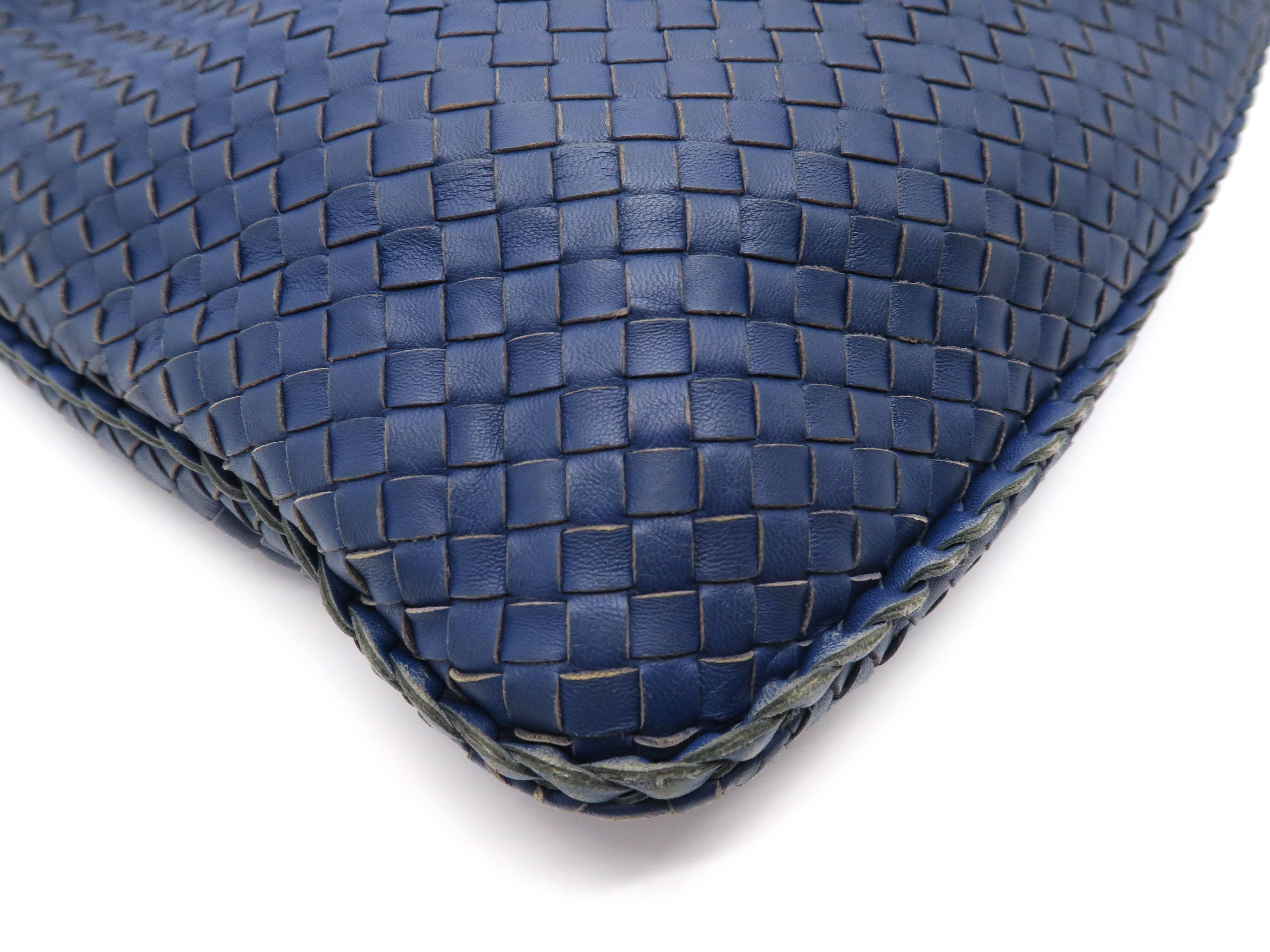 Bottega Veneta Blue Intrecciato Leather Hobo Bag For Sale 6