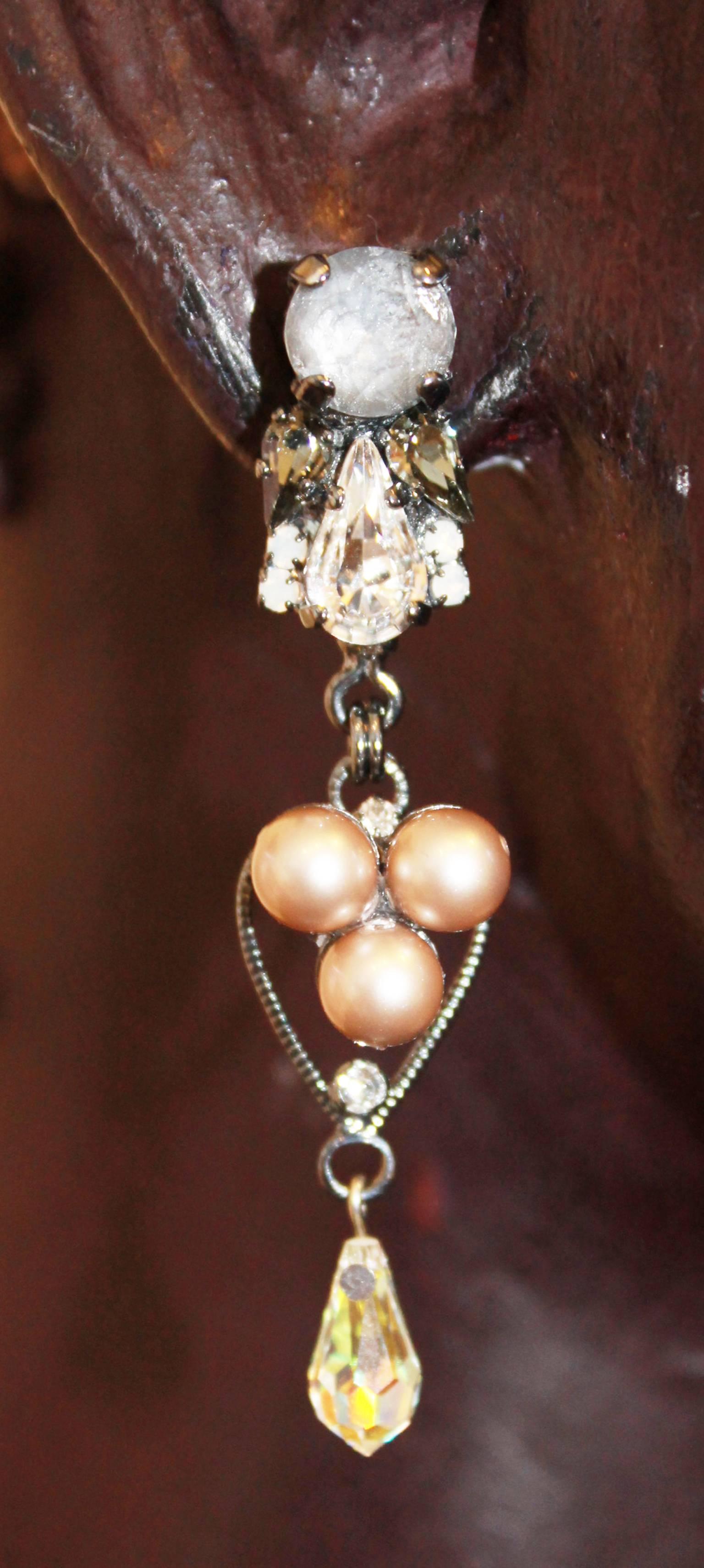 Delicate Swarovski Crystal and Metallic Blush Pink Faux Pearl Drop Earrings In New Condition For Sale In LONDON, GB