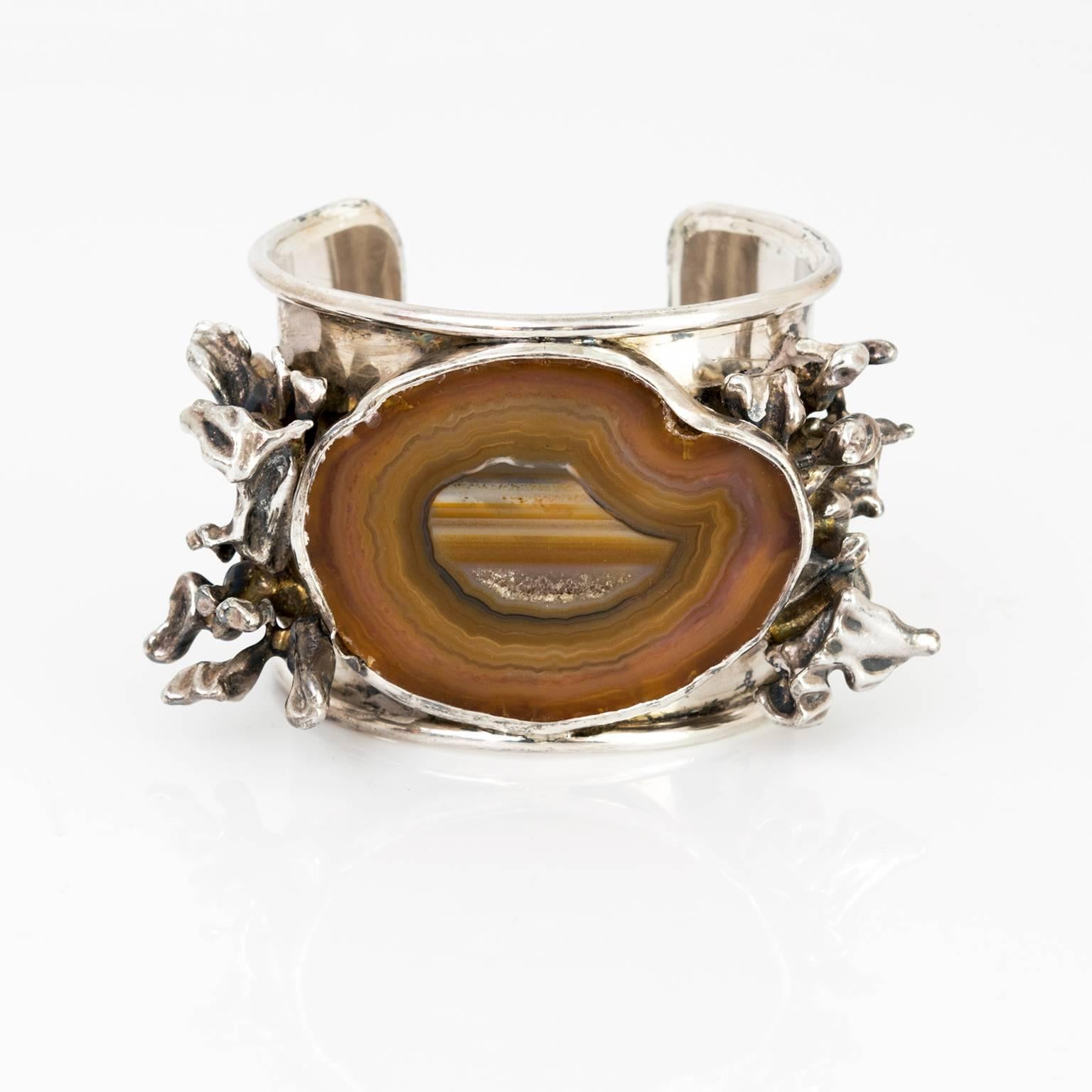 A dramatic silver armband bracelet with a large agate cartouche. Made in London, 1974, marked.