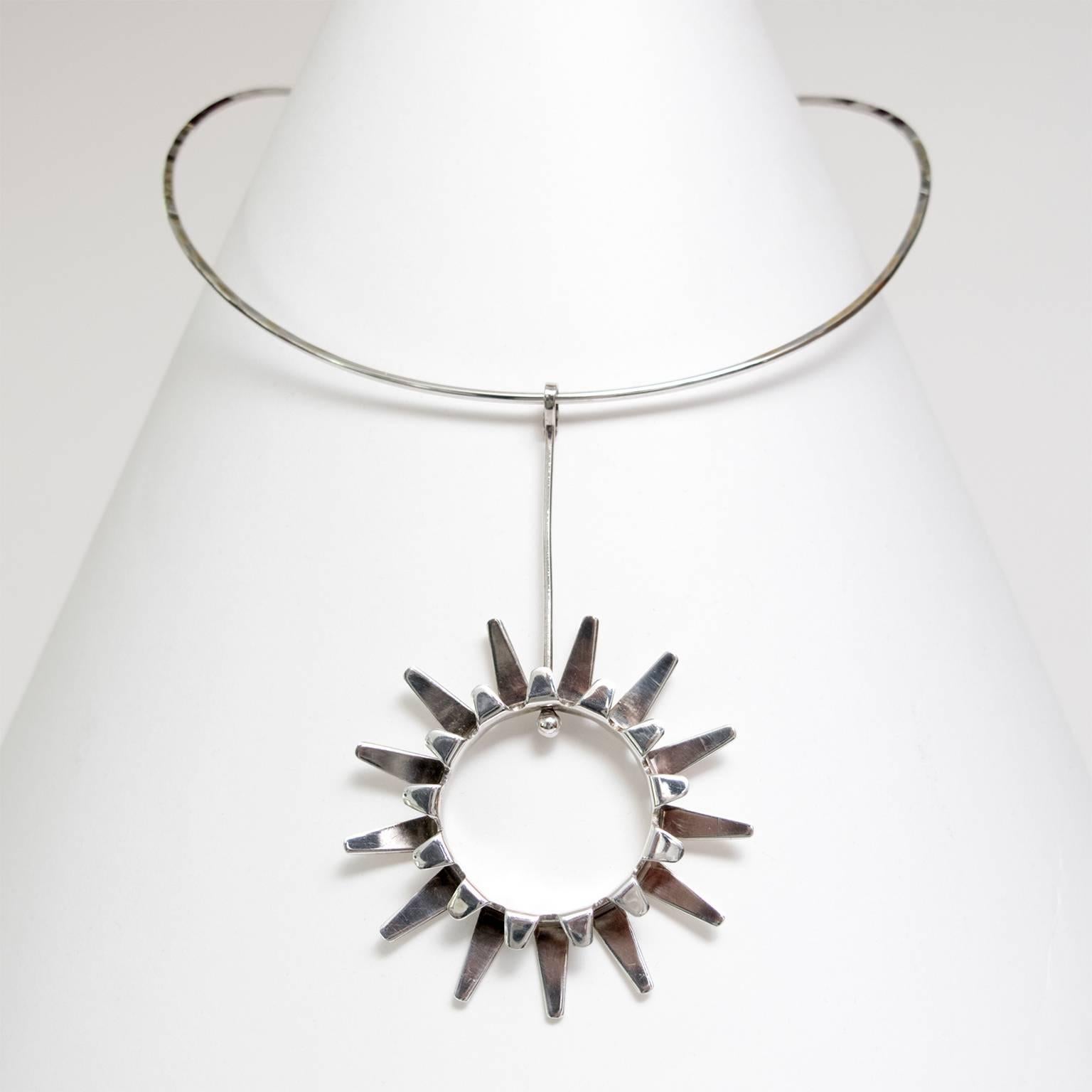 Scandinavian Modern Sterling silver necklace and sun pendant designed by Tone Vigeland for Designs Plus Studios, Norway circa 1970.
Width: 5.5