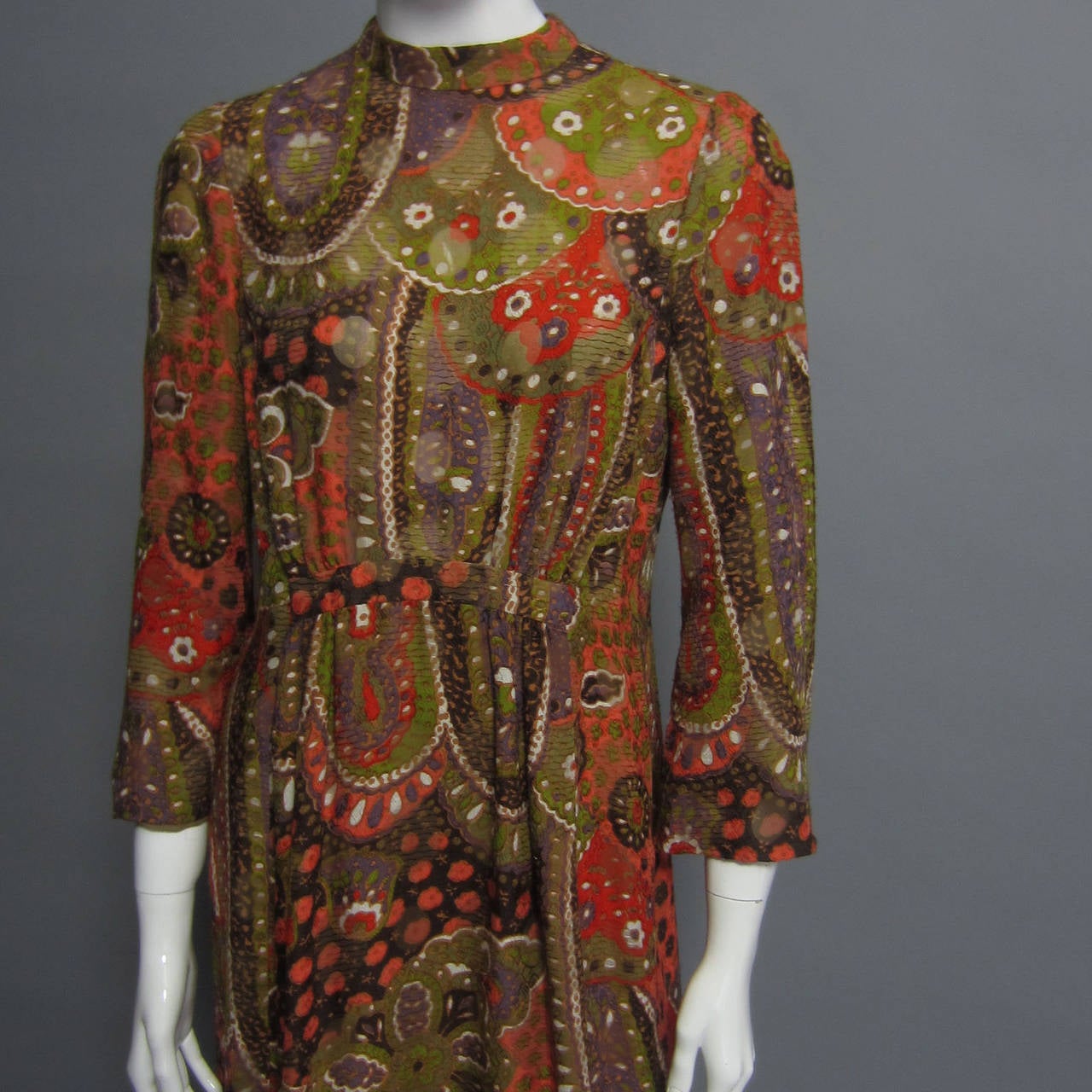 1970s PAULINE TRIGERE Printed Shift Dress In Excellent Condition For Sale In New York, NY