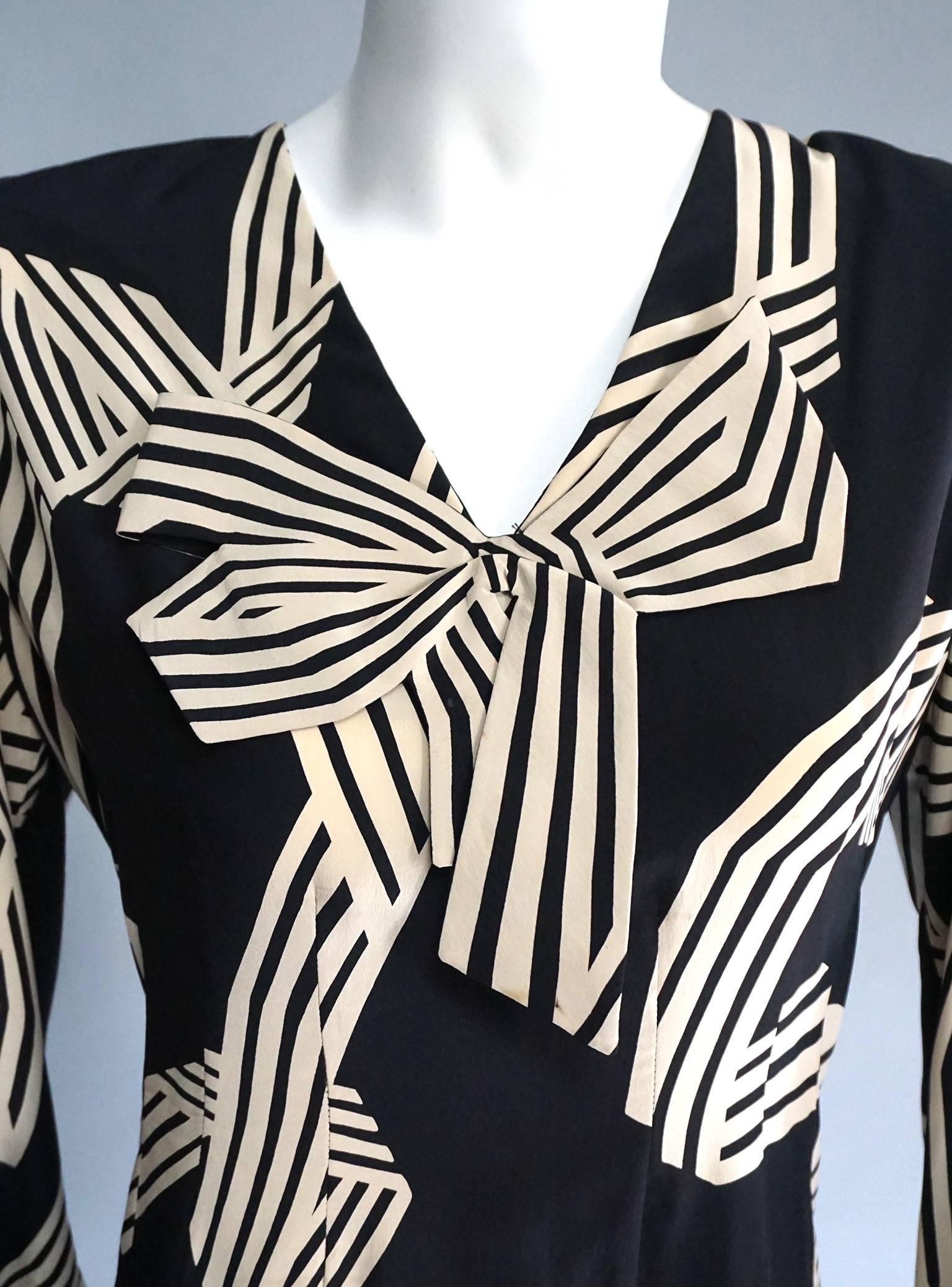 PAULINE TRIGERE Creme & Black Print Cocktail Dress with Bow Detail In Excellent Condition For Sale In New York, NY