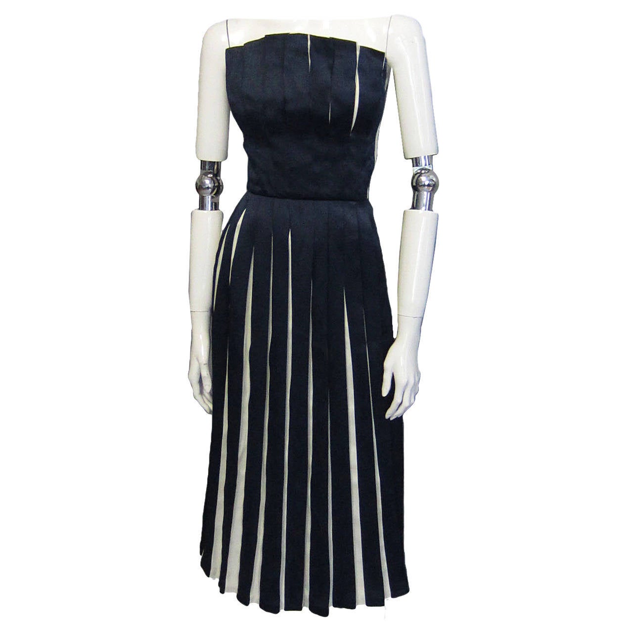 VICTOR COSTA Navy & White Pleated Strapless Silk Cocktail Dress