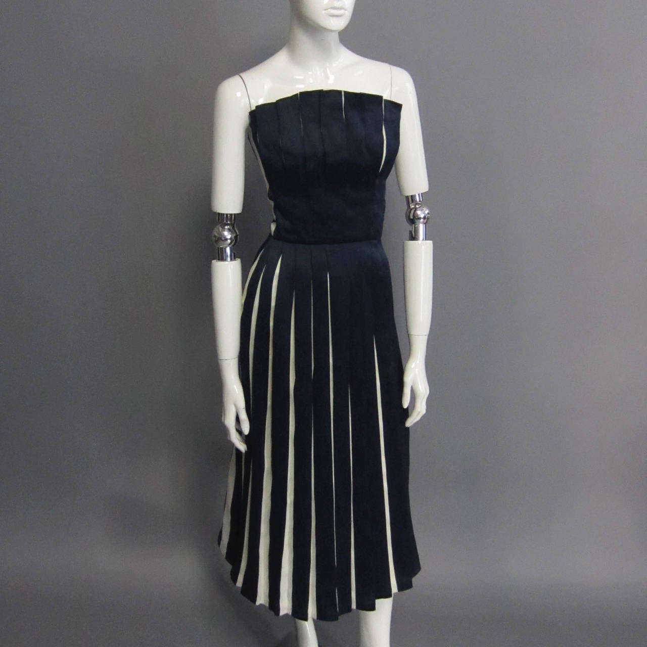 VICTOR COSTA Navy & White Pleated Strapless Silk Cocktail Dress 4