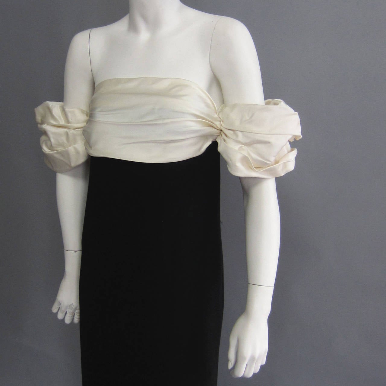 BILL BLASS Black and White Off the Shoulder Gown In Excellent Condition For Sale In New York, NY