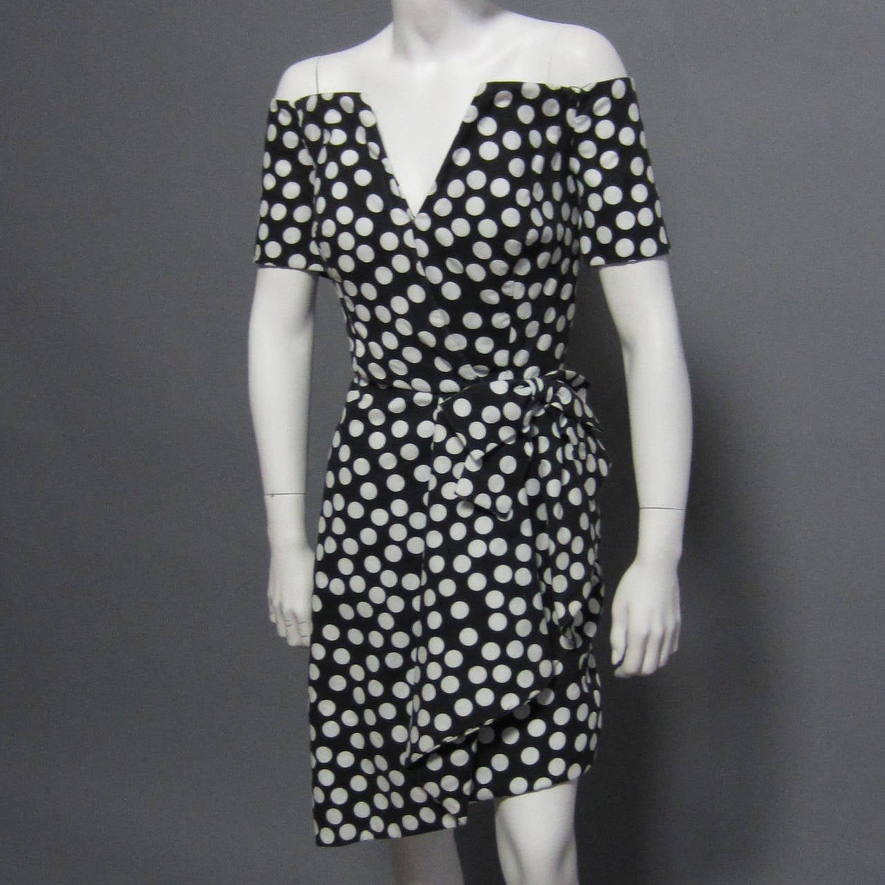 This Victor Costa party dress has everything. First of all, the classic white and black polka dot print is classic and will never go out of fashion. The piqué fabric is perfect for warm weather, but yet is stiff enough to create the strong design