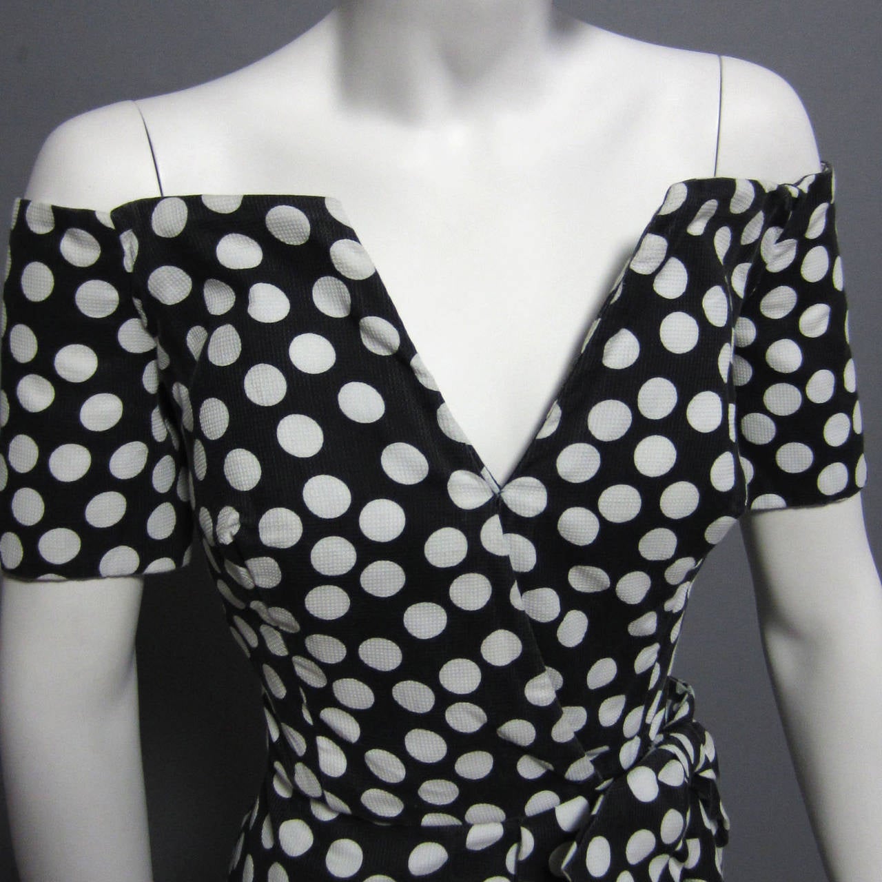 VICTOR COSTA Cotton POLKA DOT Off The Shoulder Dress In Excellent Condition In New York, NY