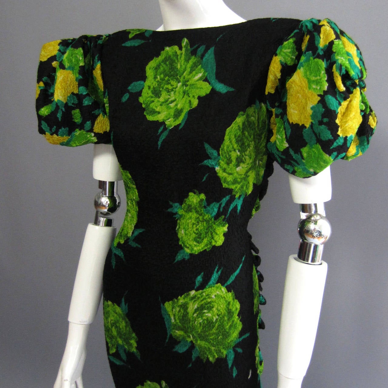 JAMES GALANOS Floral Print Gown with Pouf Sleeve Detail In Excellent Condition For Sale In New York, NY