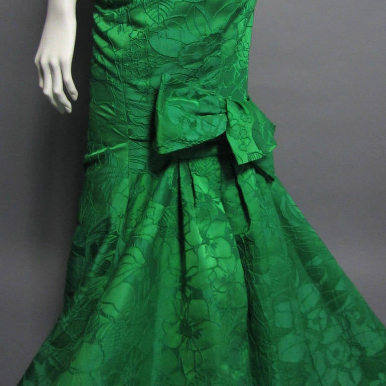 2000s OSCAR DE LA RENTA Floral Gown with Bow Detailing 3