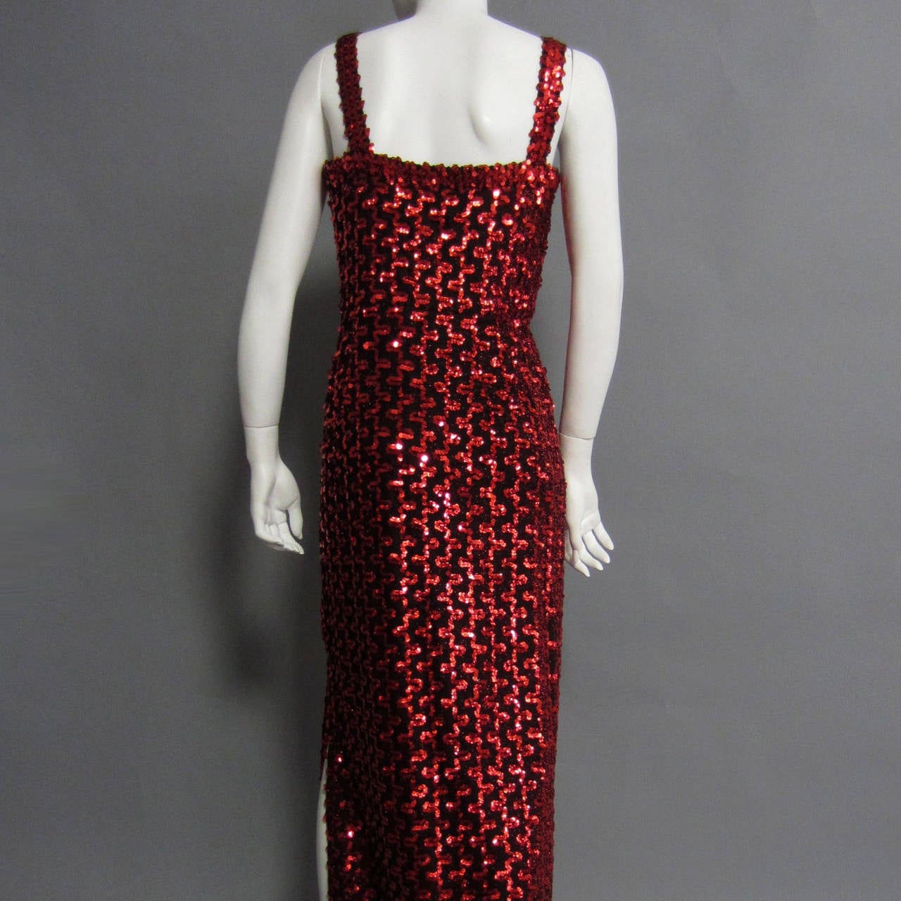 LILLIE DIAMOND Red Sequin Knit Gown with Slit Detail In Excellent Condition For Sale In New York, NY