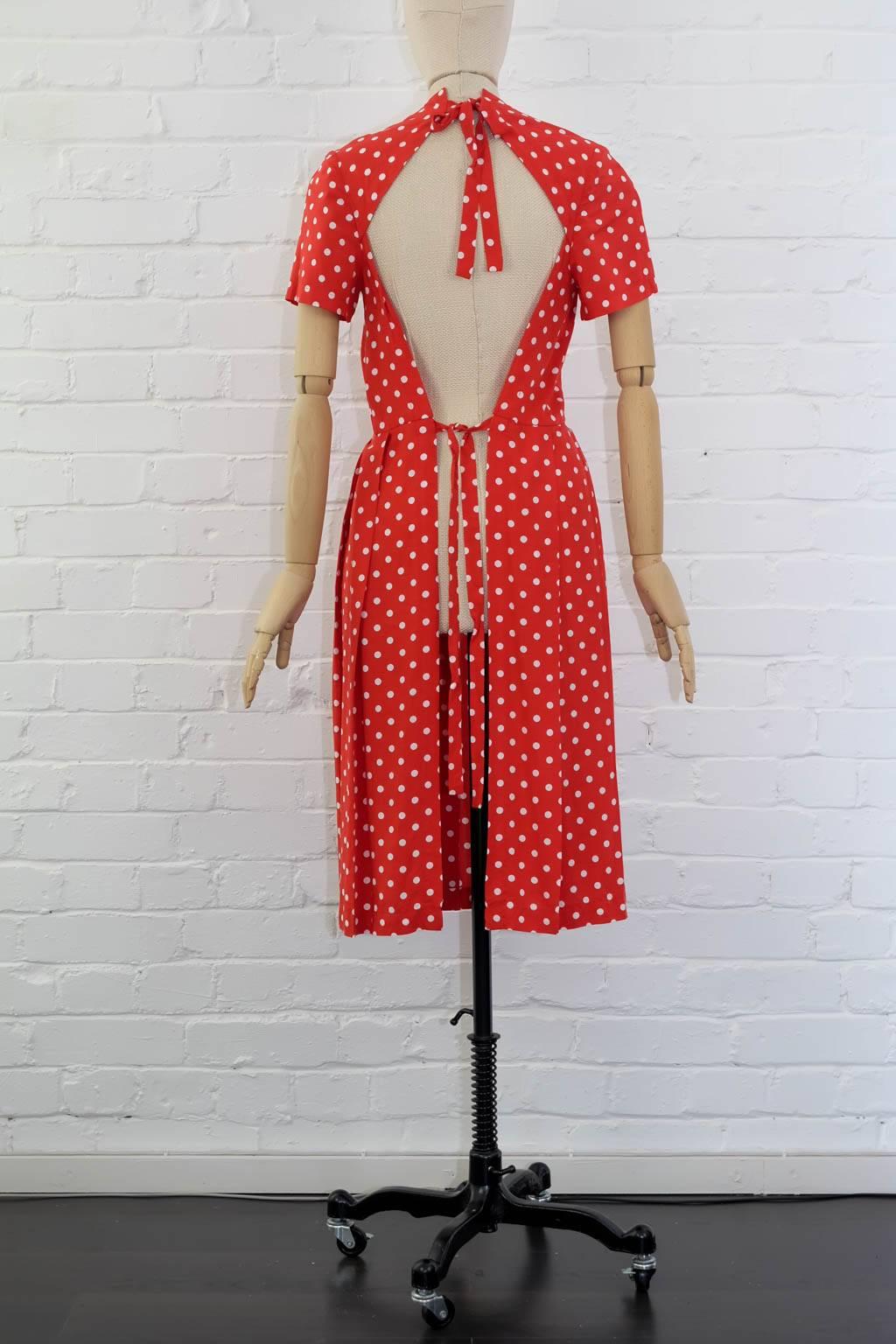 2014 Comme des Garcons polka dot red apron dress featuring short sleeves, open back and a pleated skirt.

Size S
adjustable waist. minimum 64cm
front bust 46cm
sleeve 20cm
shoulder to shoulder 36cm
length 106cm

100% rayon