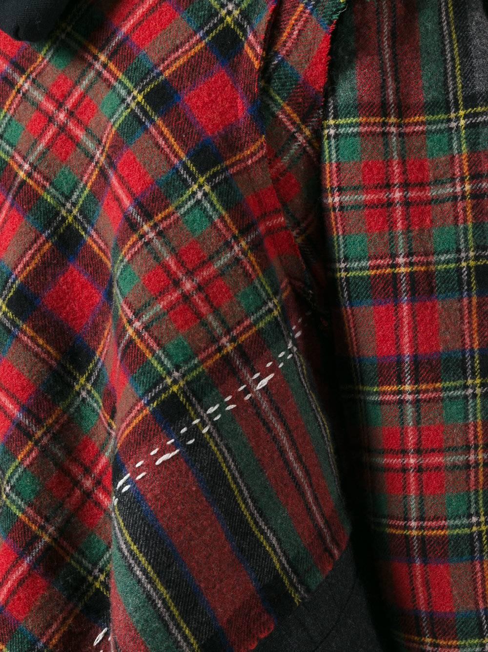 Fall 2003 Comme des Garcons - Red, black and green wool blend deconstructed shrug cape featuring a tartan pattern, an asymmetric style, long sleeves and a pin fastening.

Composition:
nylon 10%
Composition:
wool 90%

SLEEVE 43CM