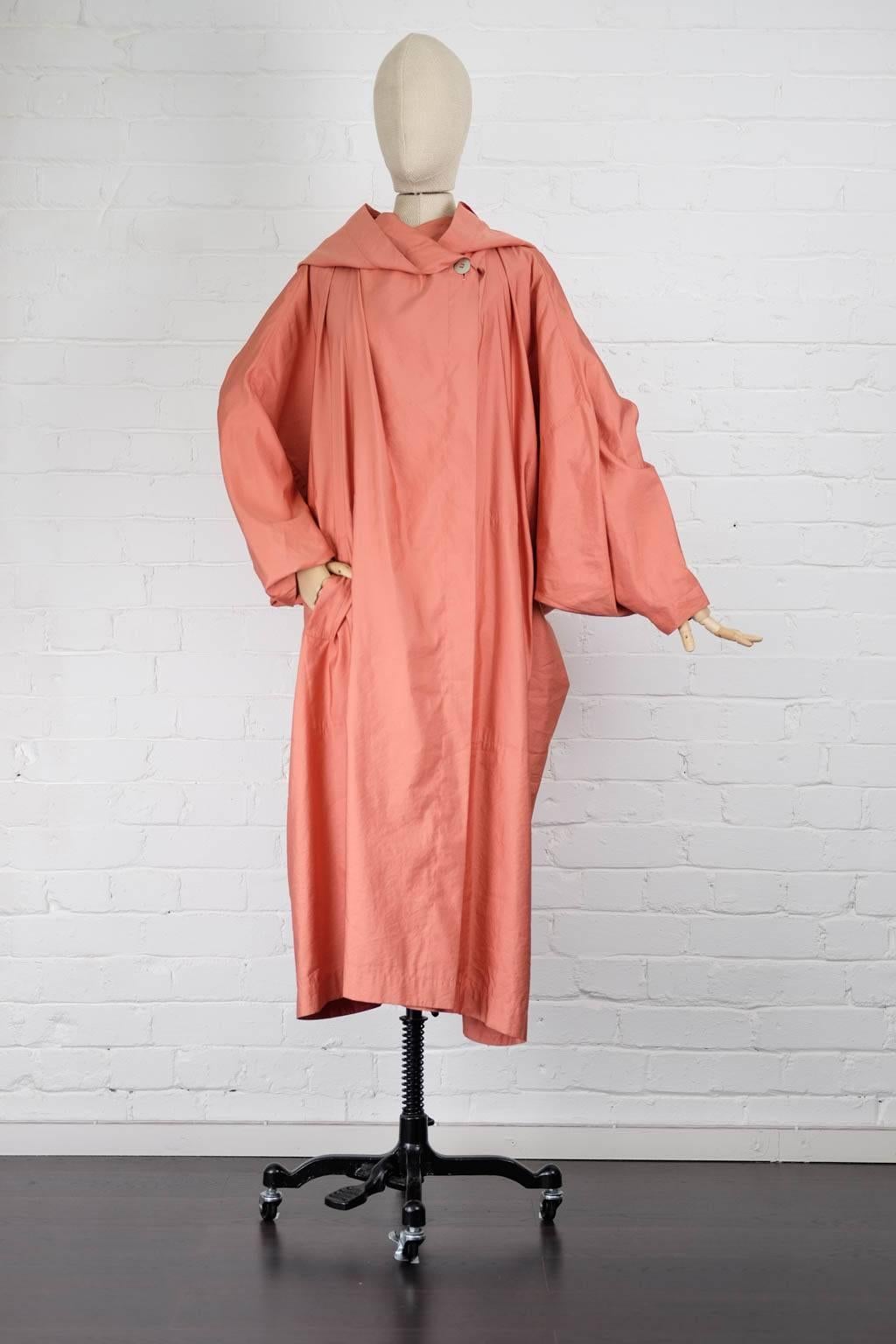 1980s ISSEY MIYAKE silk blend hooded cocoon light coat In Excellent Condition In London, GB