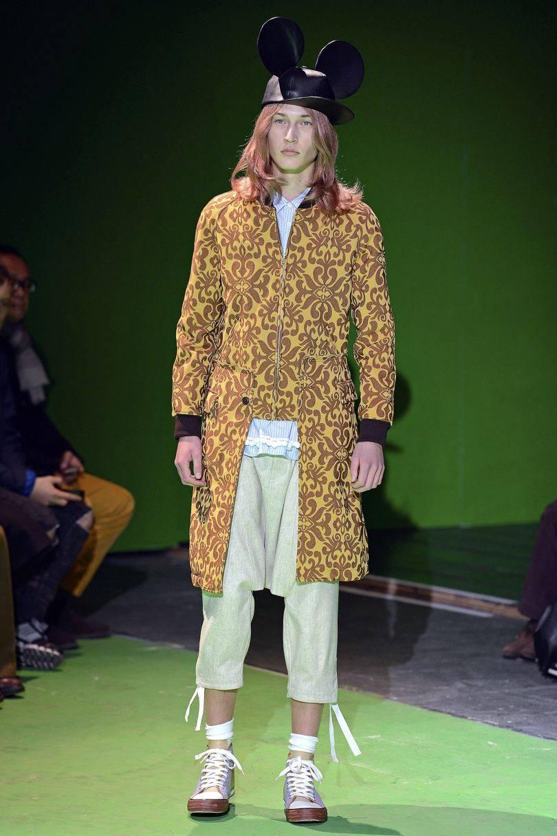 2013 Comme des Garcons Homme Plus off-white cropped pants trousers.

100% wool

size S

waist 88cm
outer length 82.5cm
inside leg 27cm
crotch 56cm