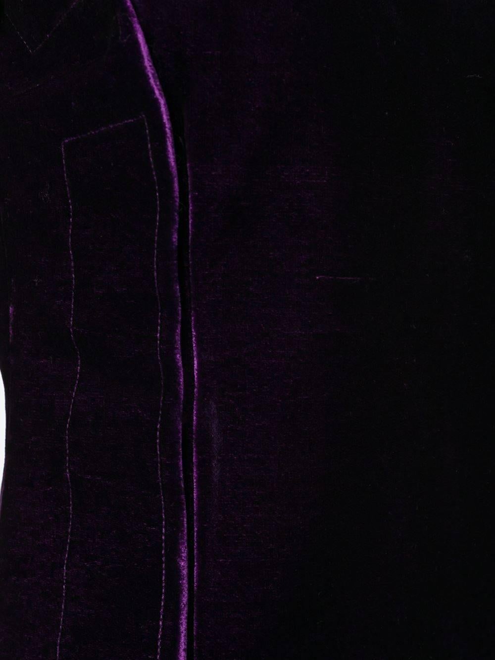 Purple cotton-silk blend 'White Label' velvet dress from Maison Margiela featuring a round neck, a sleeveless design, a fitted silhouette, a back zip fastening, a knee length, a straight hem and side velcro openings.  size 40 IT .
Made in