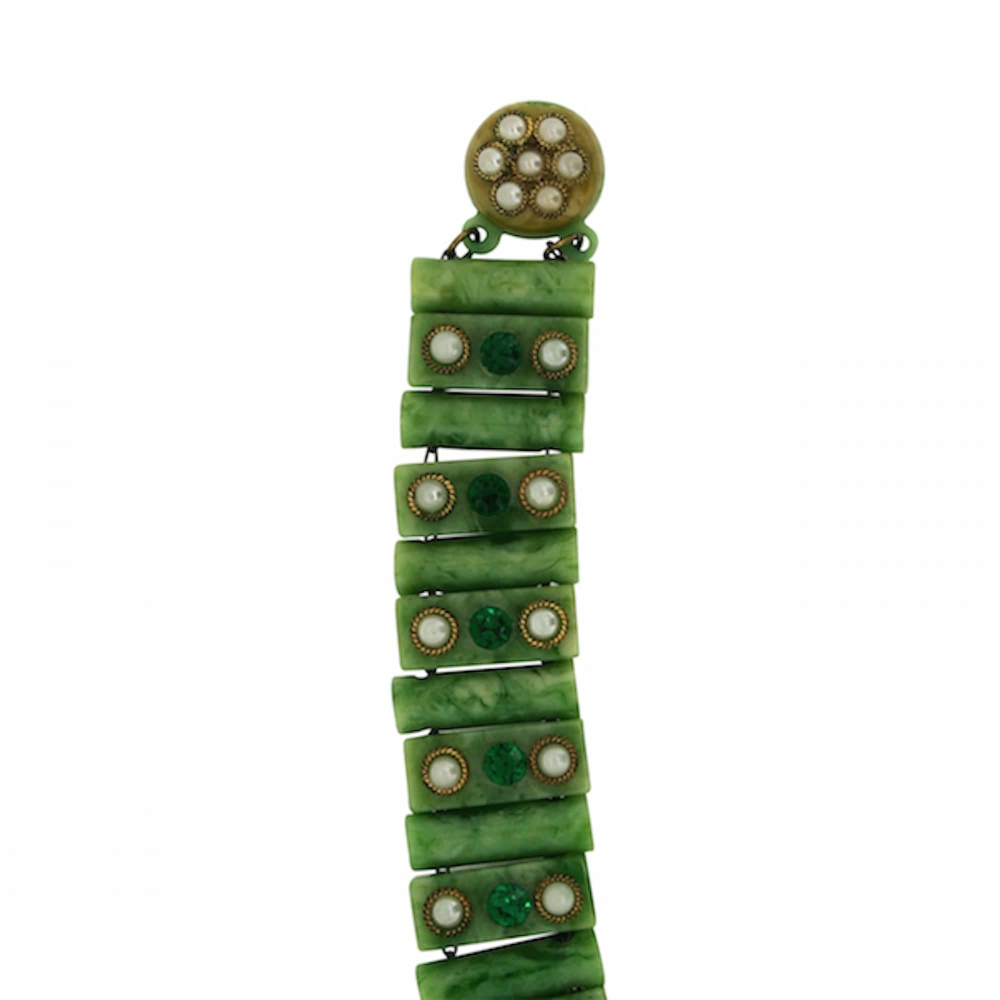 1930s Green Celluloid and Rhinestone Vintage Bracelet In Excellent Condition For Sale In Wigan, GB