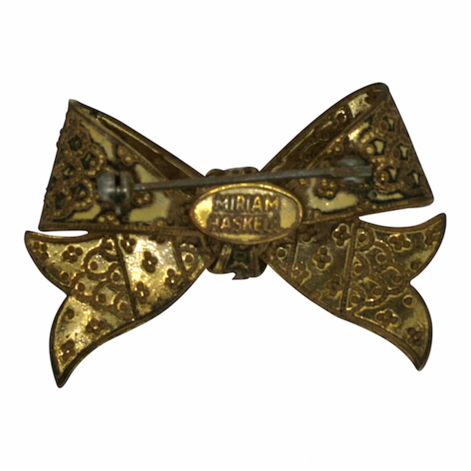 Miriam Haskell 1940s Vintage Bow Brooch In Good Condition For Sale In Wigan, GB