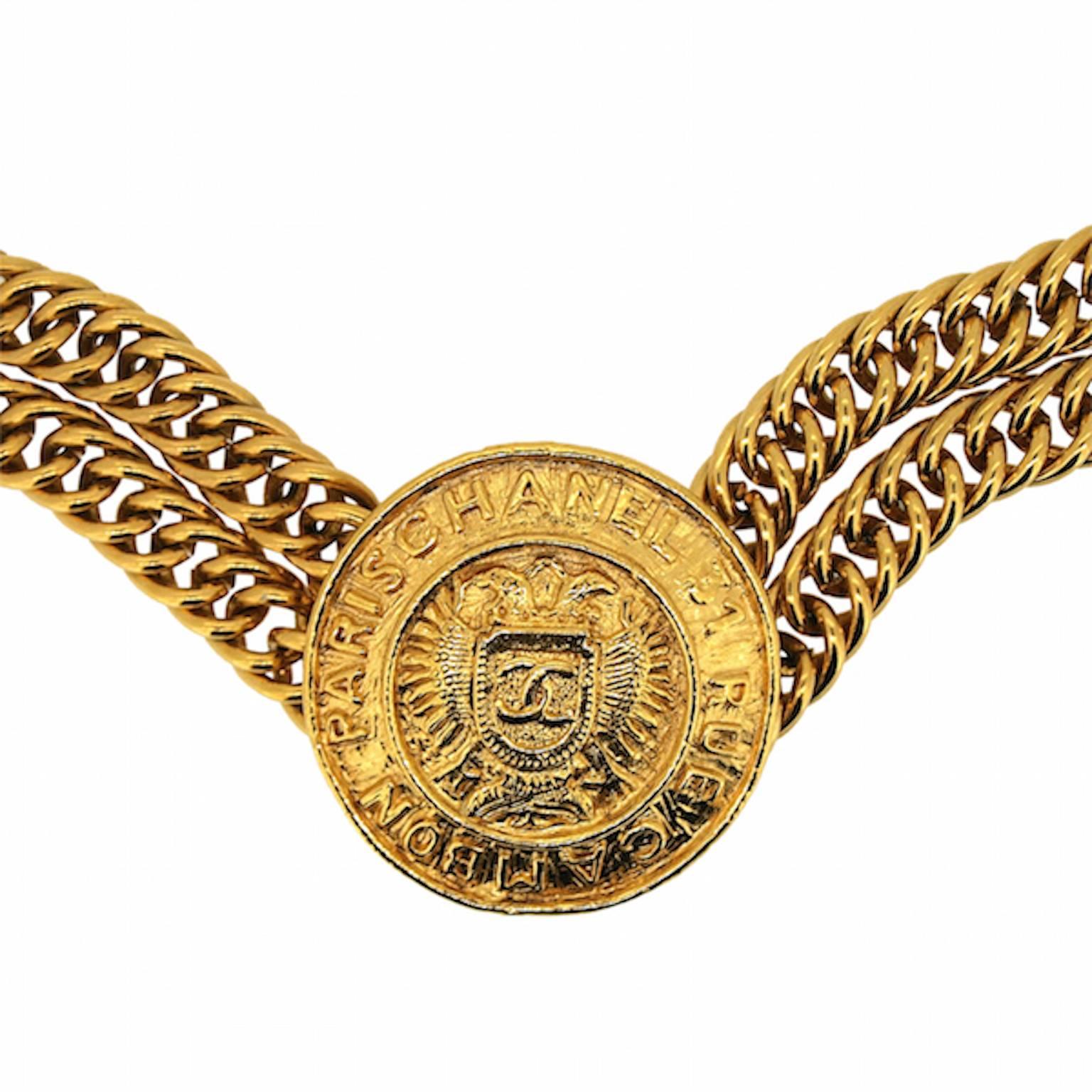 Chanel 1980s Gold Plated Medallion Vintage Necklace In Excellent Condition For Sale In Wigan, GB