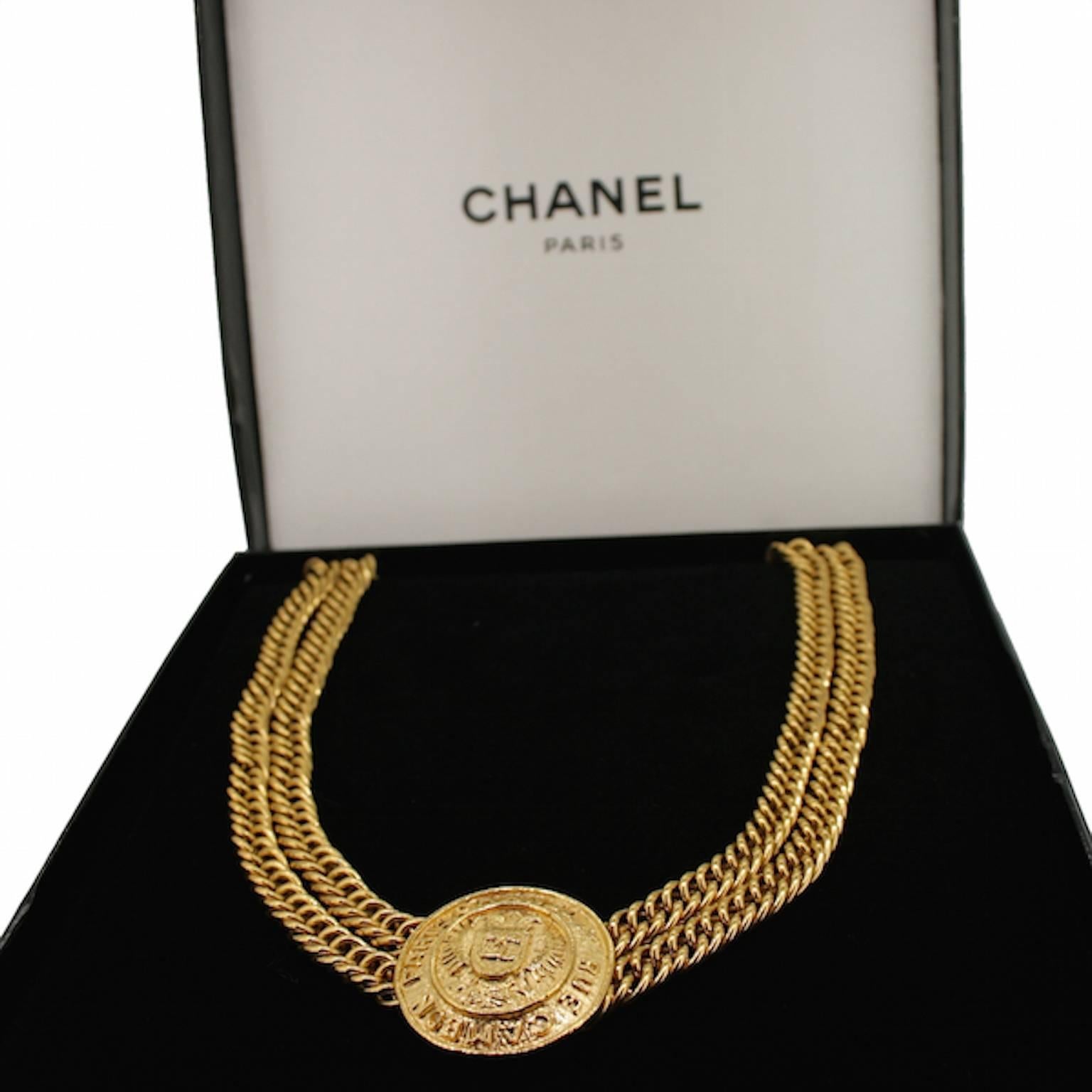 Women's Chanel 1980s Gold Plated Medallion Vintage Necklace For Sale